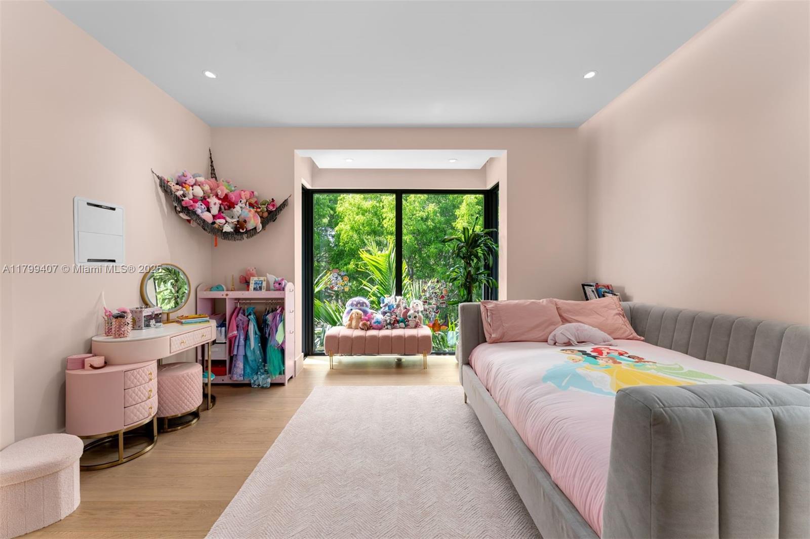 2323 SW 2nd Ave Miami, FL 33129