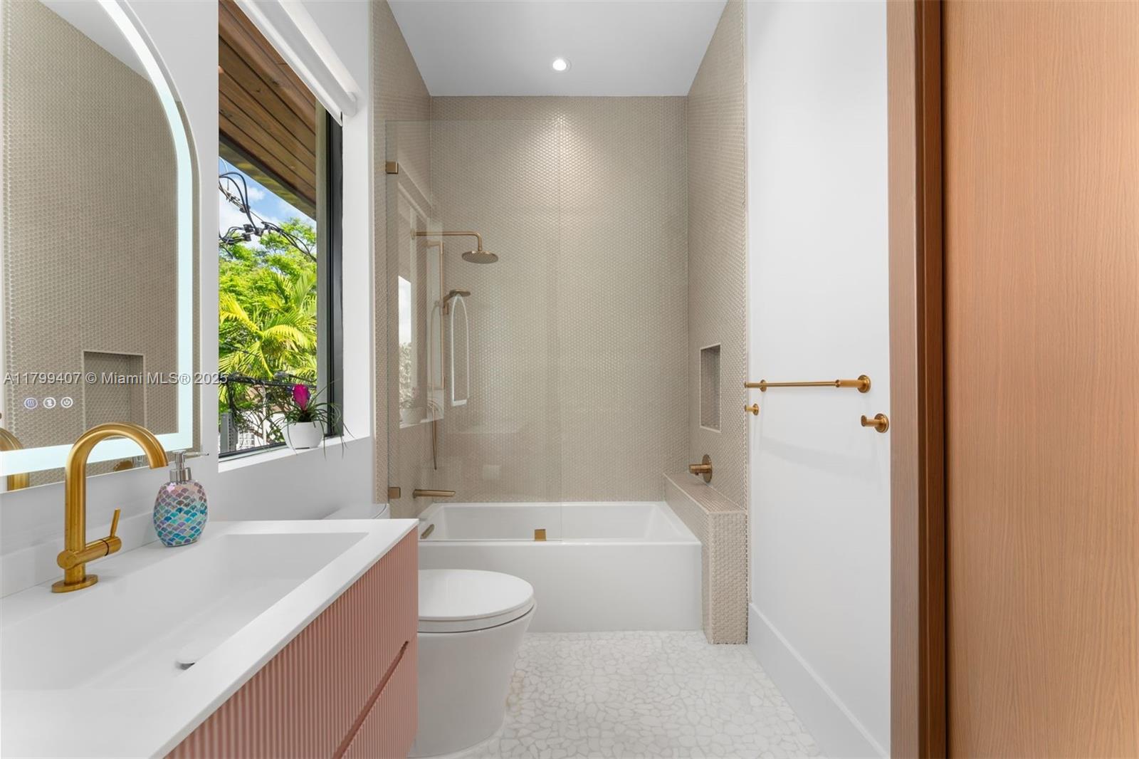 2323 SW 2nd Ave Miami, FL 33129