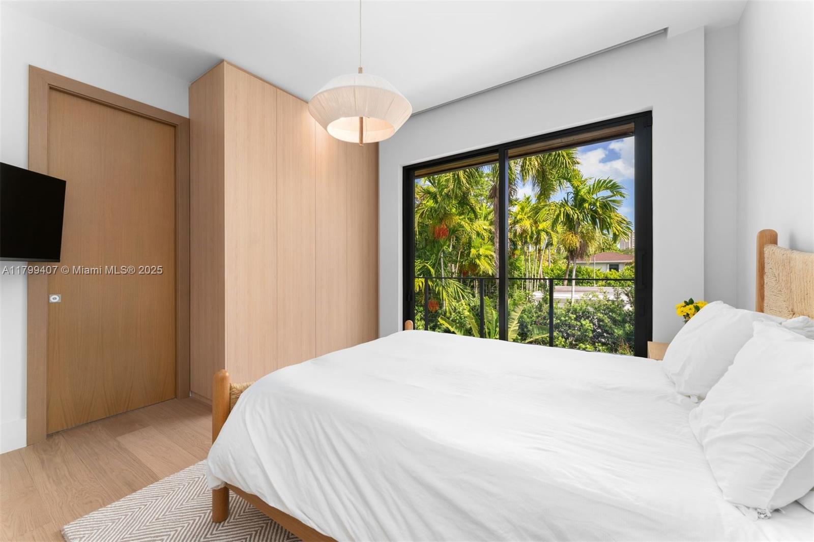 2323 SW 2nd Ave Miami, FL 33129