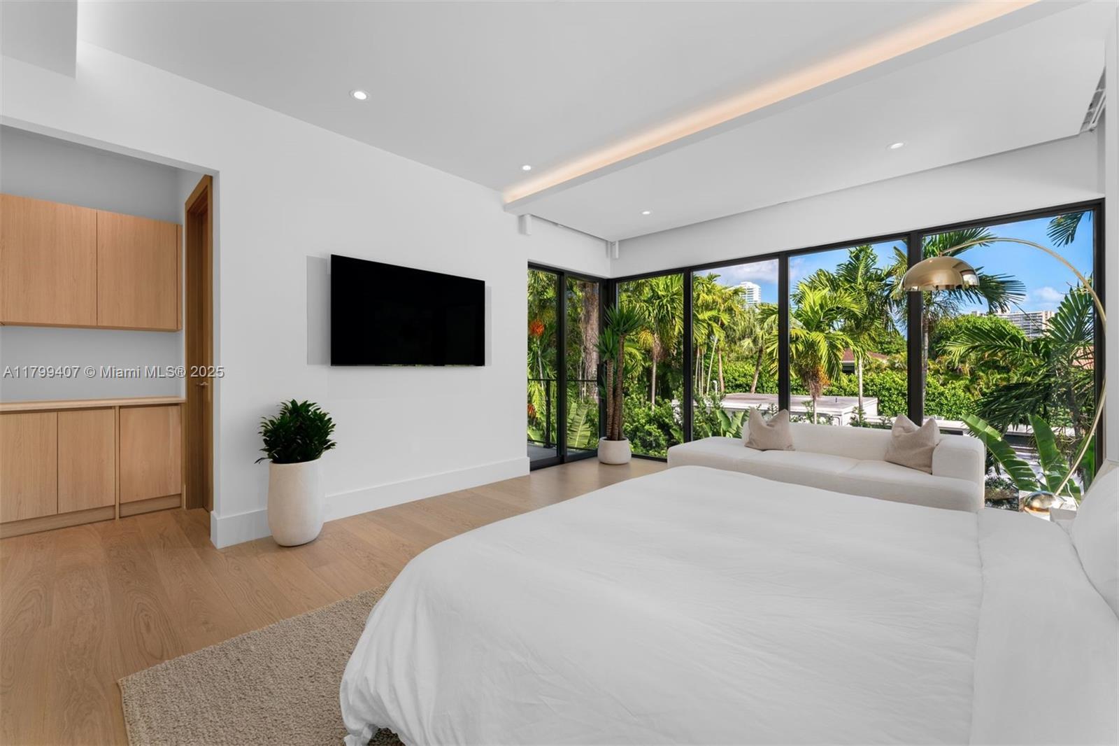 2323 SW 2nd Ave Miami, FL 33129