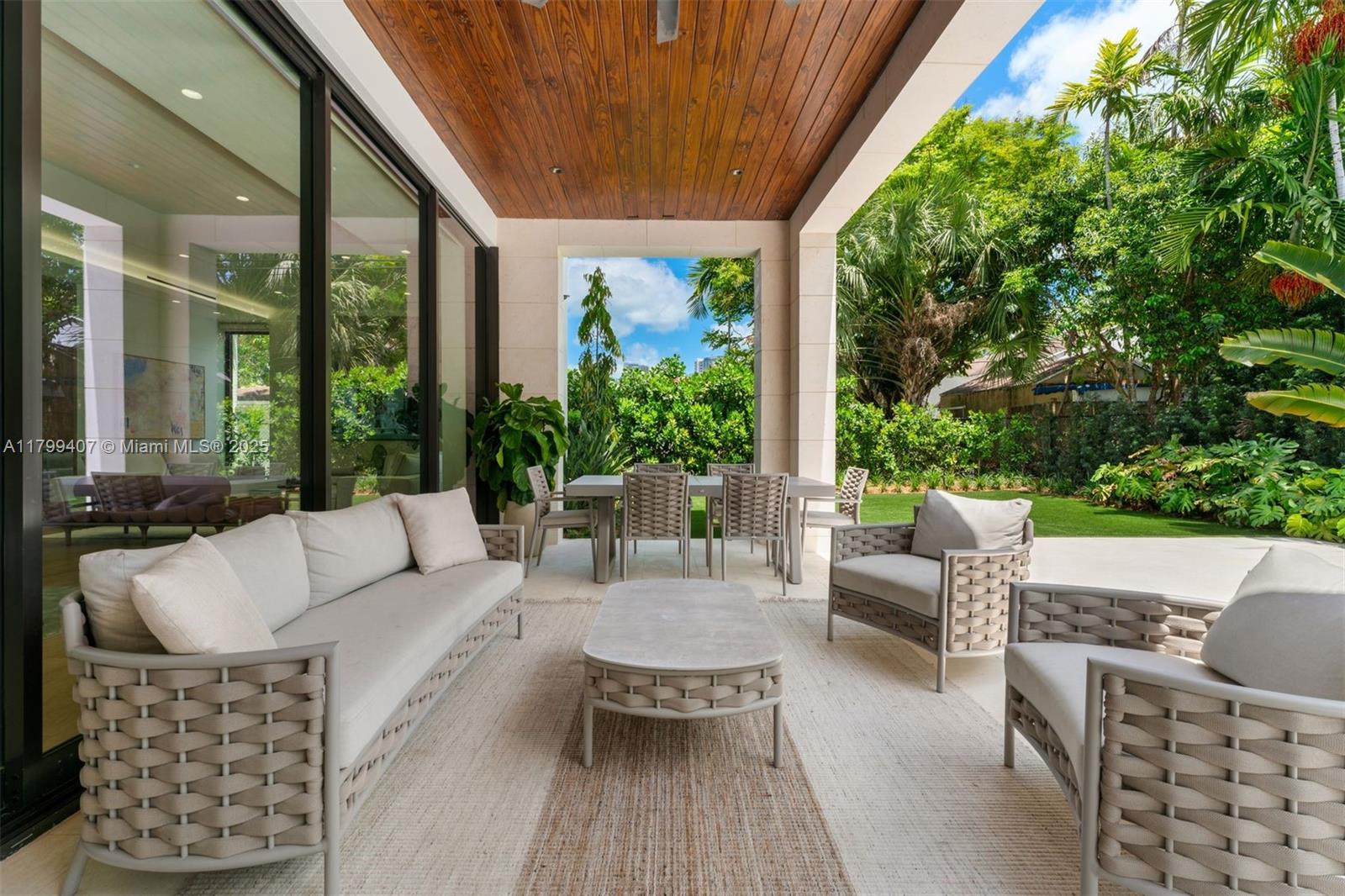 2323 SW 2nd Ave Miami, FL 33129