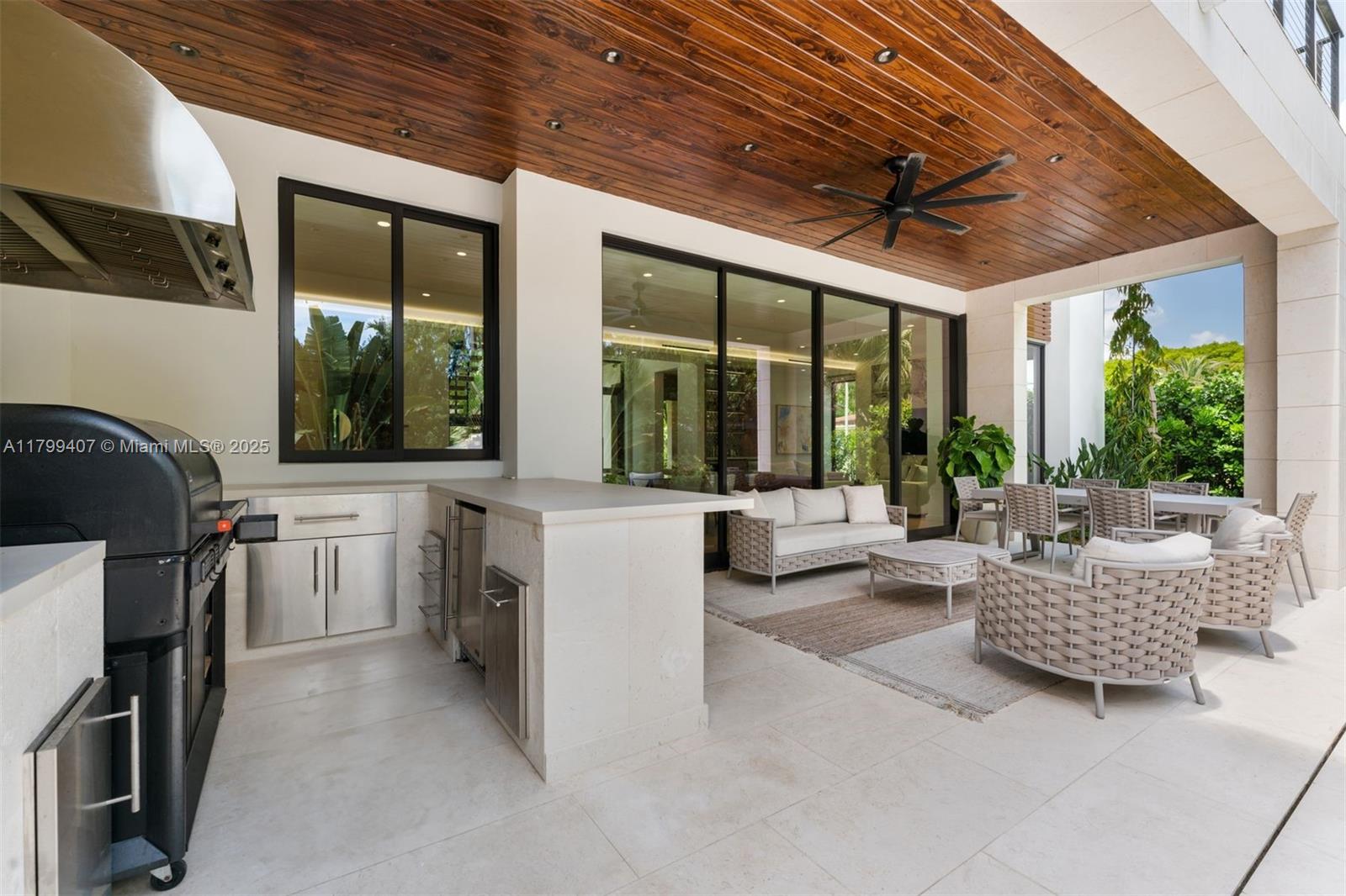 2323 SW 2nd Ave Miami, FL 33129