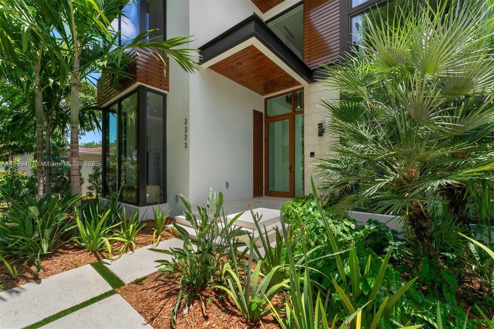 2323 SW 2nd Ave Miami, FL 33129