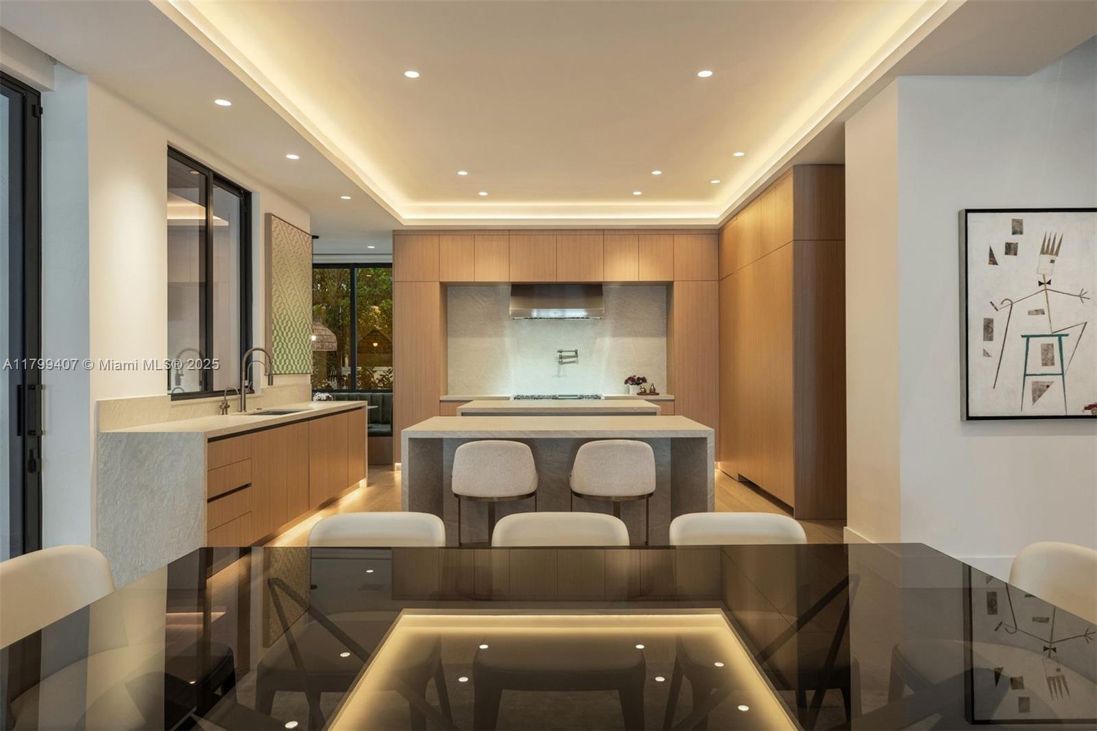 2323 SW 2nd Ave Miami, FL 33129