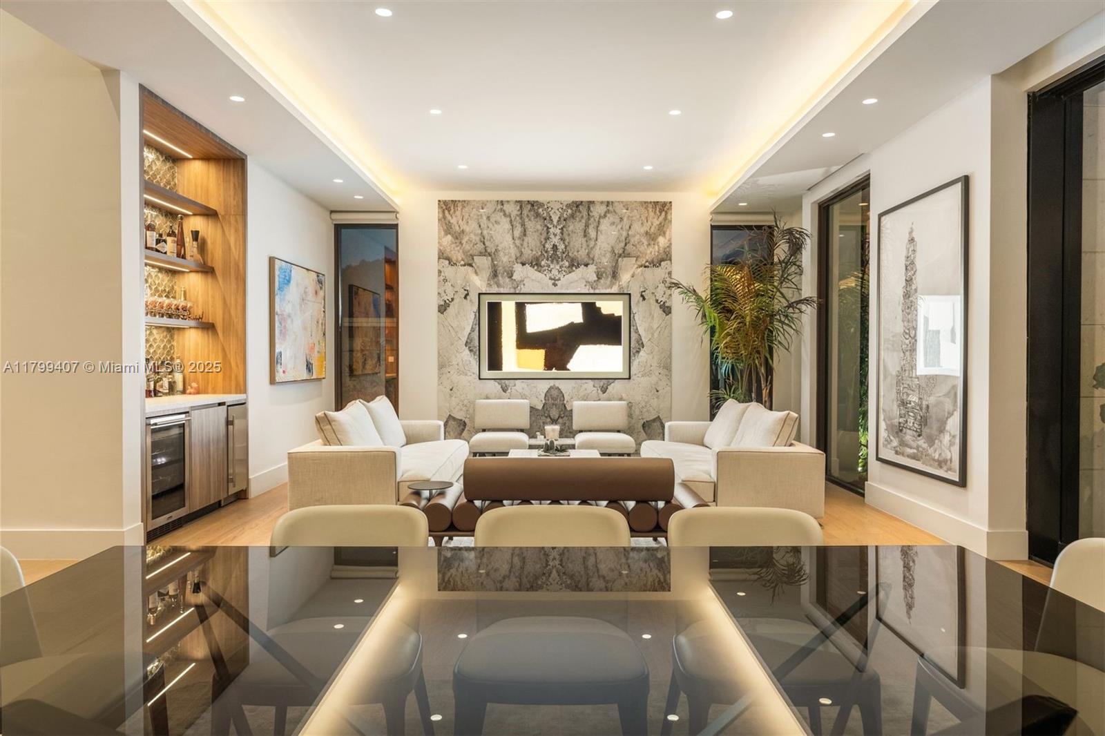 2323 SW 2nd Ave Miami, FL 33129