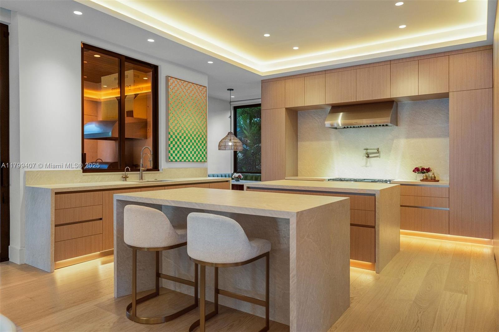 2323 SW 2nd Ave Miami, FL 33129