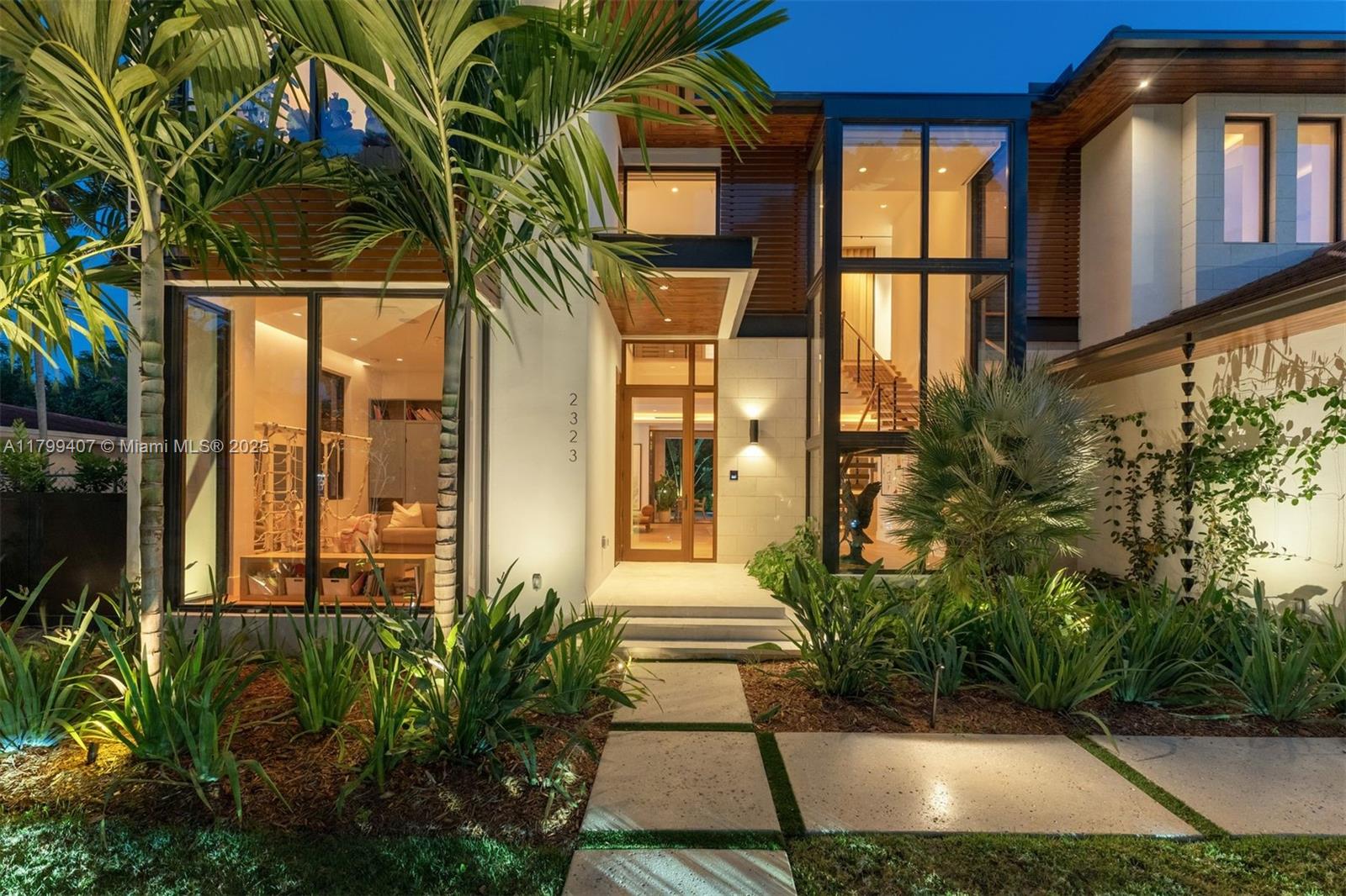 2323 SW 2nd Ave Miami, FL 33129