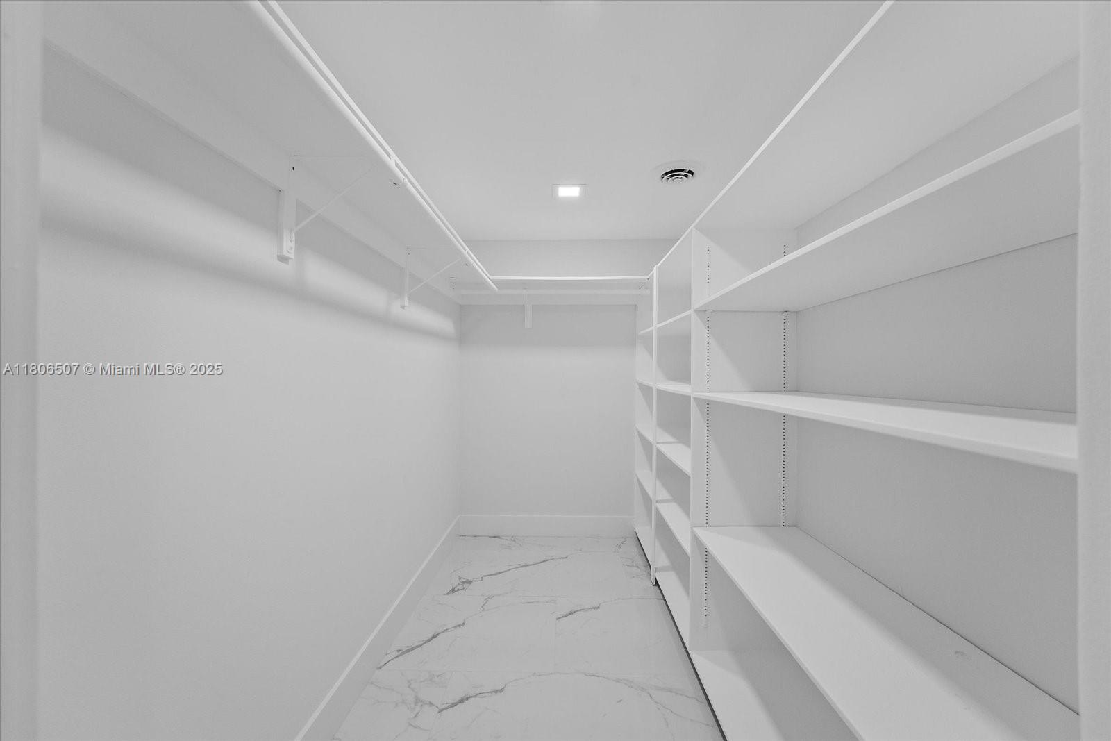 112 E 1st Ct Miami Beach, FL 33139 112 E 1st Ct Miami Beach, FL 33139