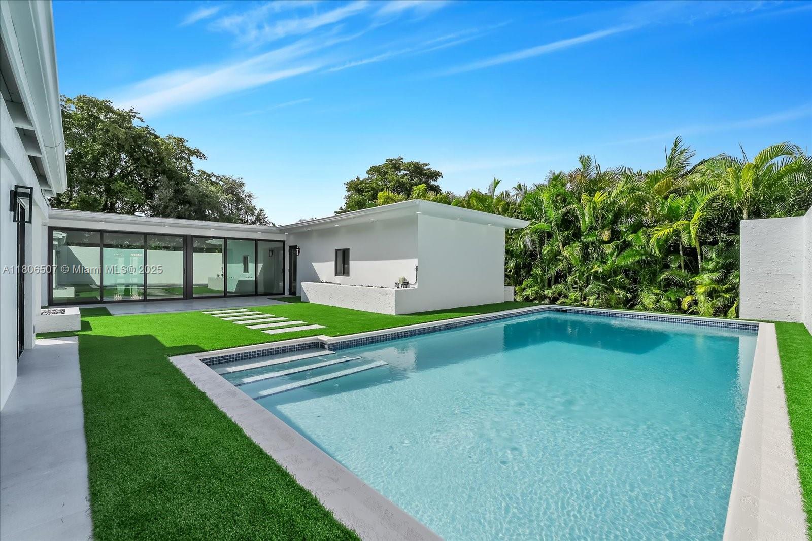 112 E 1st Ct Miami Beach, FL 33139 112 E 1st Ct Miami Beach, FL 33139