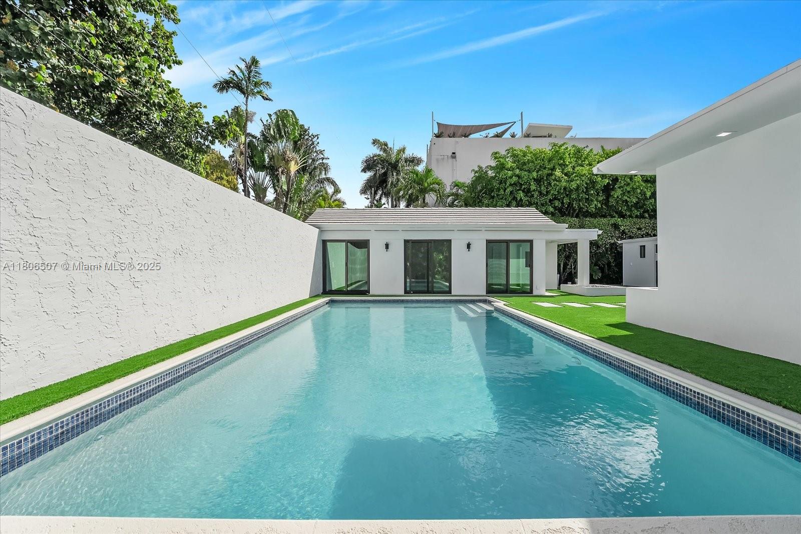 112 E 1st Ct Miami Beach, FL 33139 112 E 1st Ct Miami Beach, FL 33139