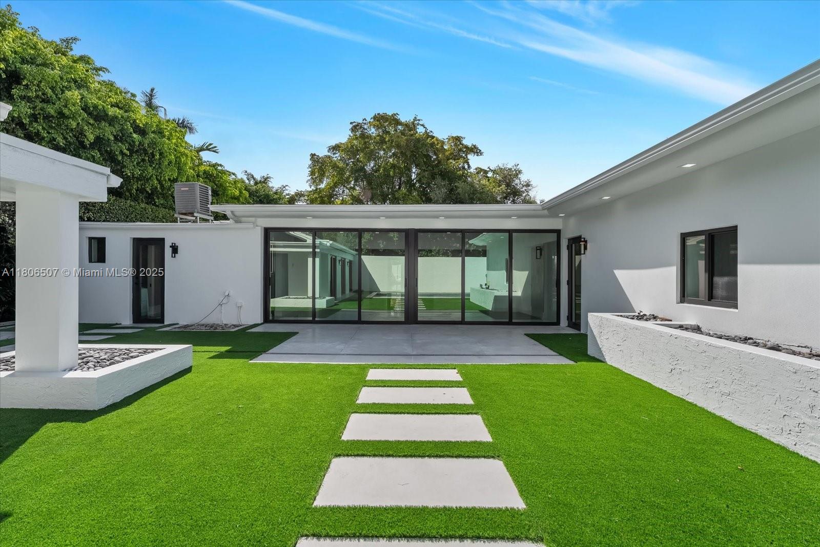 112 E 1st Ct Miami Beach, FL 33139 112 E 1st Ct Miami Beach, FL 33139