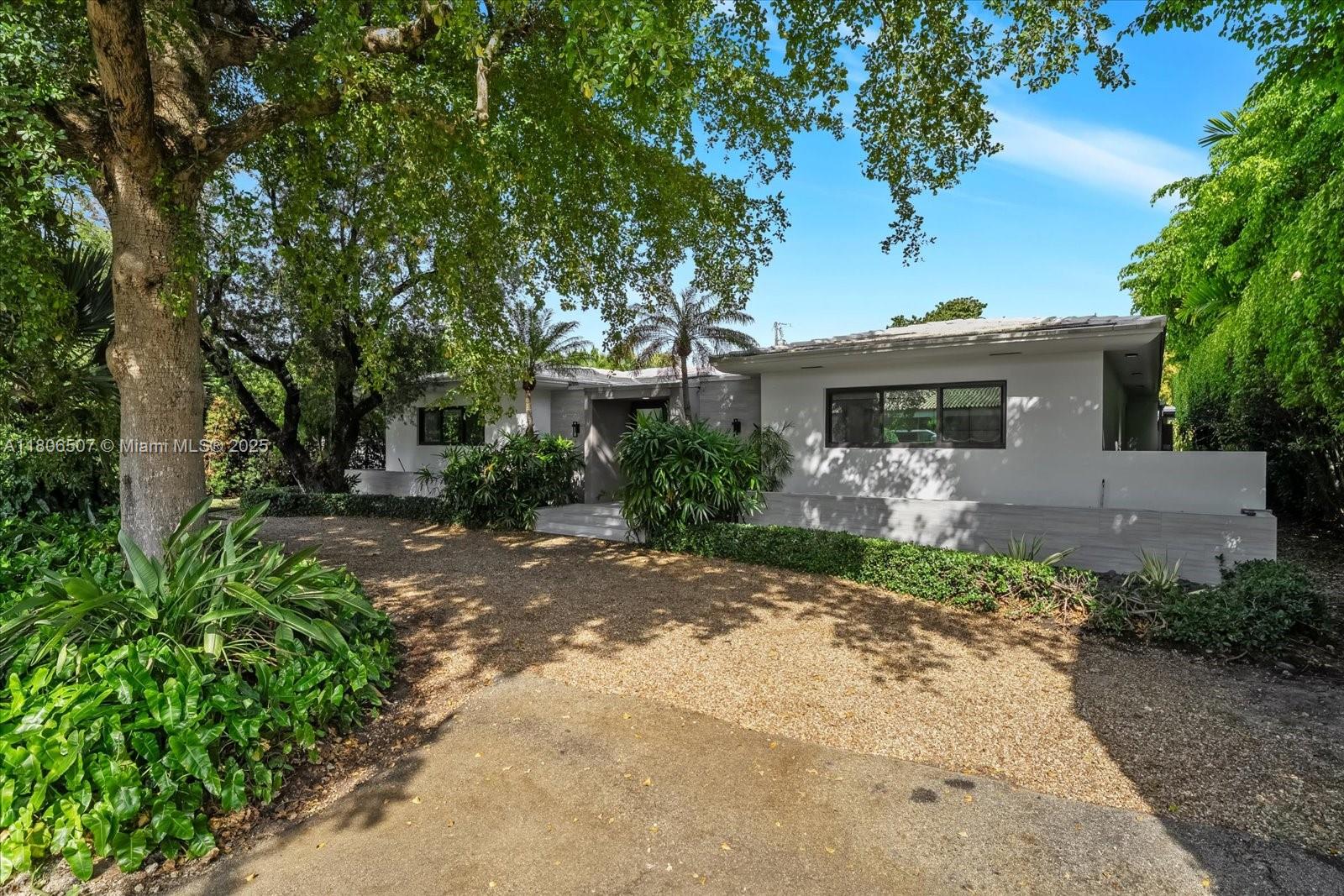 112 E 1st Ct Miami Beach, FL 33139 112 E 1st Ct Miami Beach, FL 33139