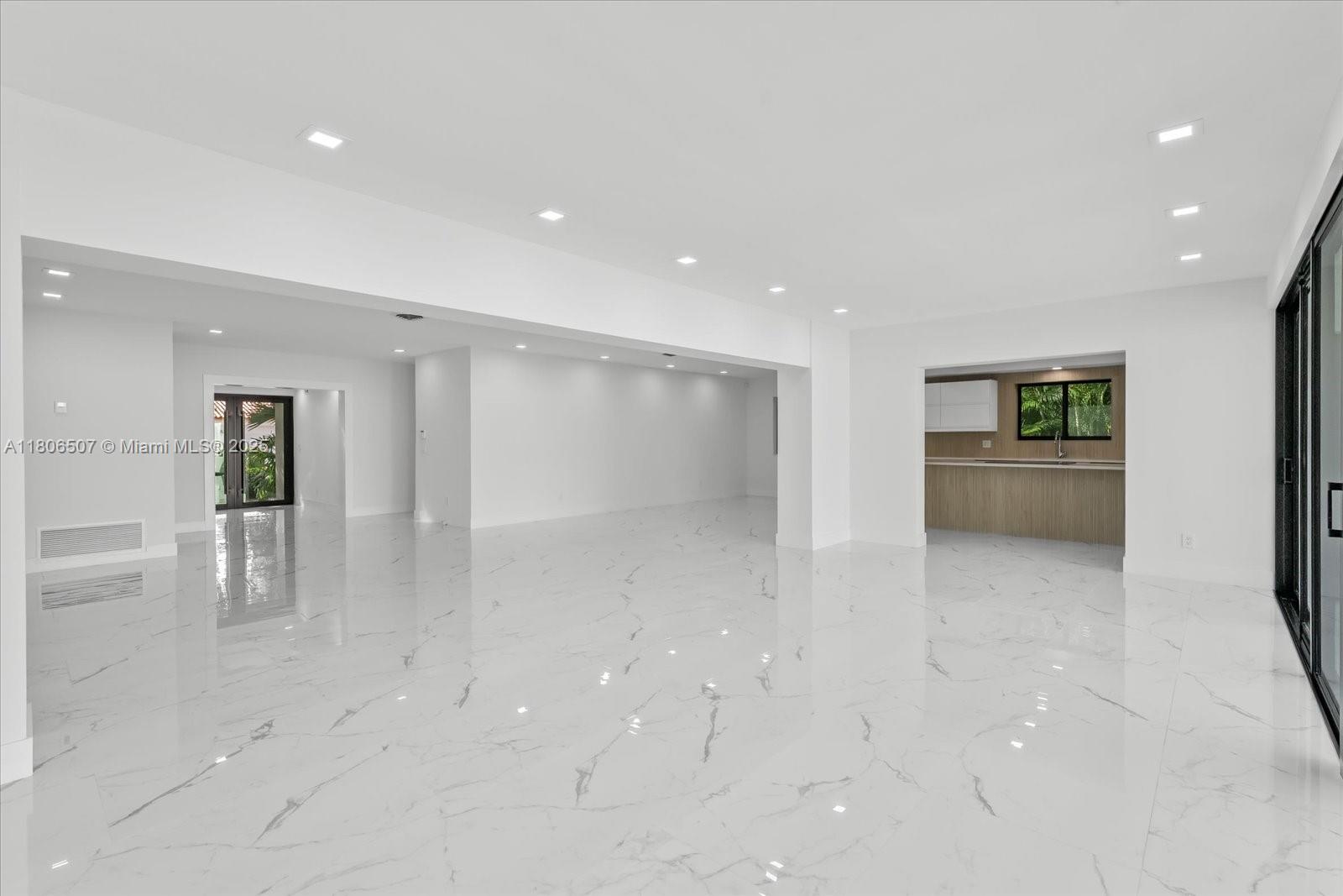 112 E 1st Ct Miami Beach, FL 33139 112 E 1st Ct Miami Beach, FL 33139