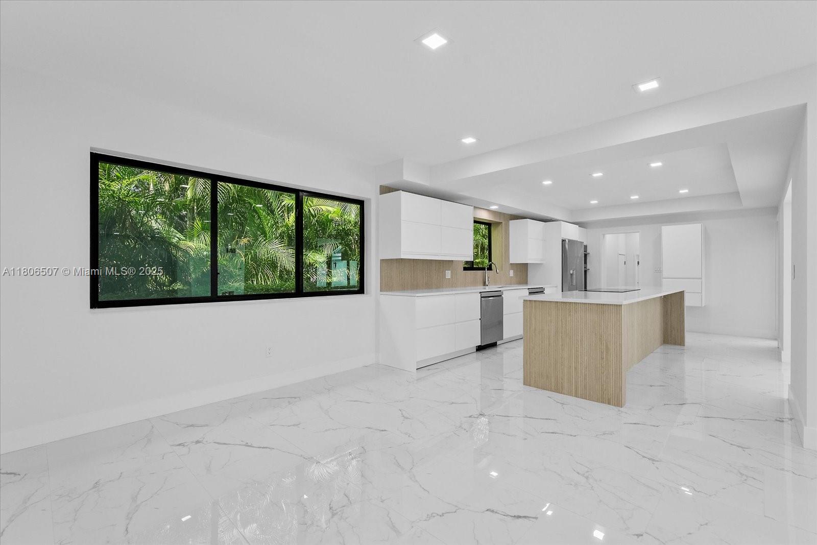 112 E 1st Ct Miami Beach, FL 33139 112 E 1st Ct Miami Beach, FL 33139