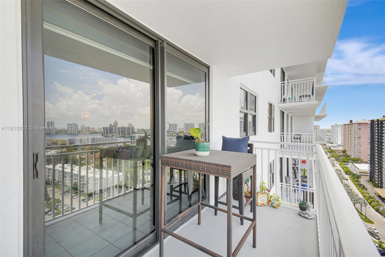 image Winston Towers 60023