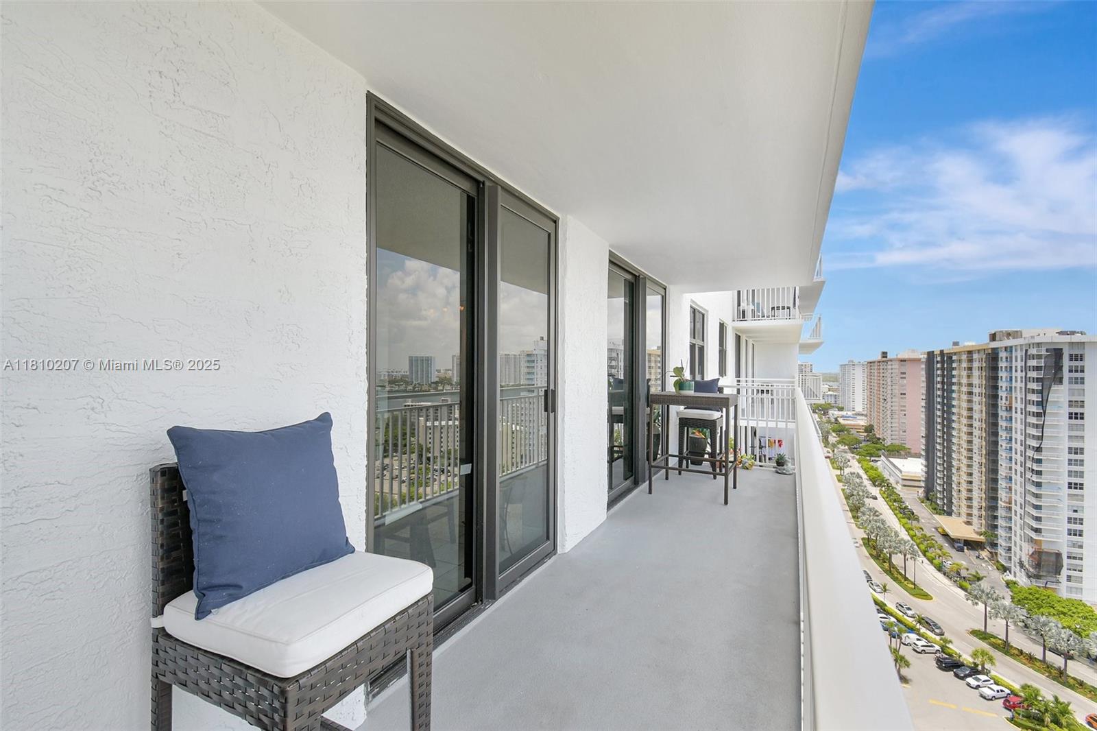 image Winston Towers 6002