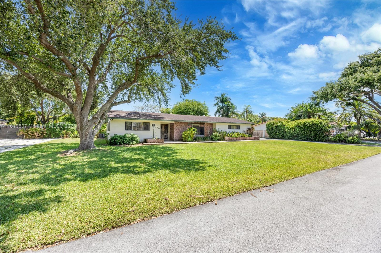 9760 SW 119th St,Miami, FL 33176