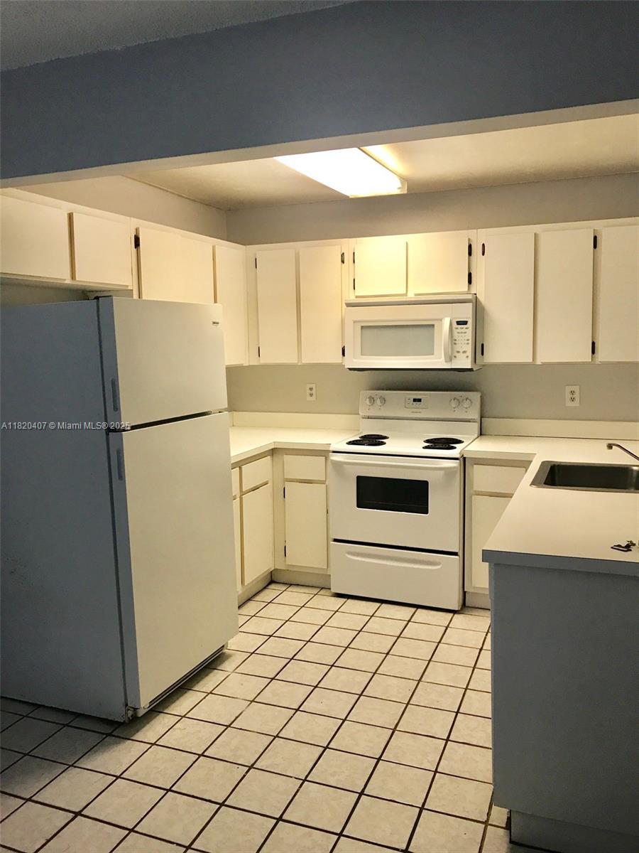 9810 Hammocks Blvd #202