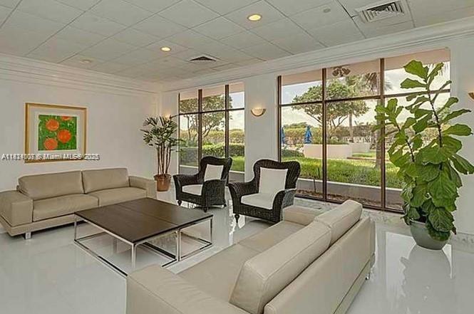 5700 Collins Ave #4N,Miami Beach, FL 33140