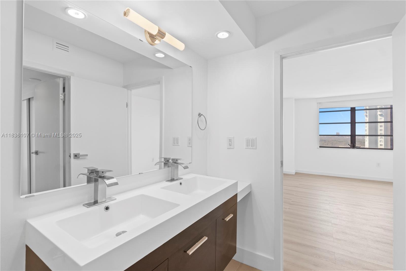 image Brickell Bay Club20