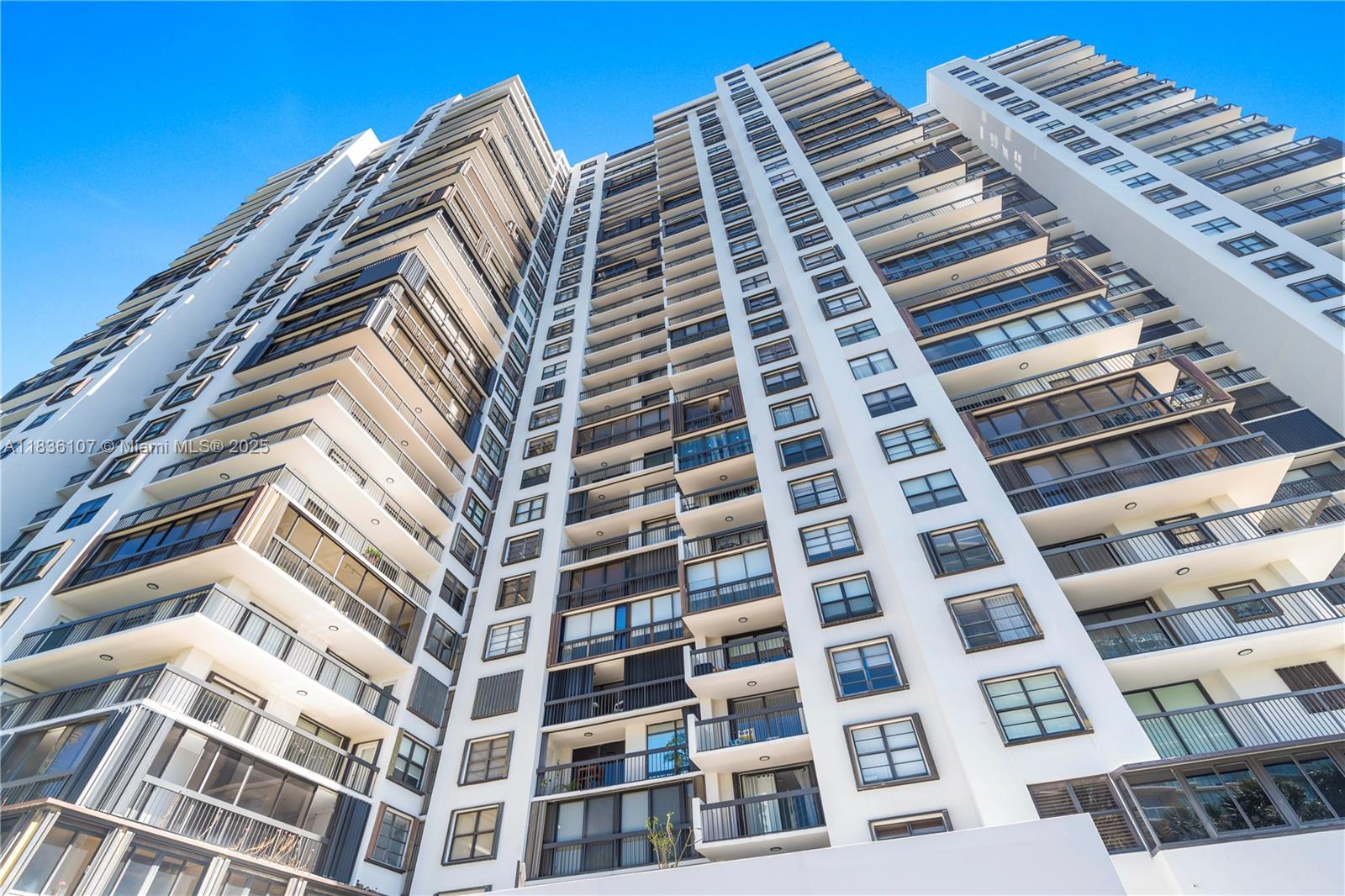 image Brickell Bay Club28