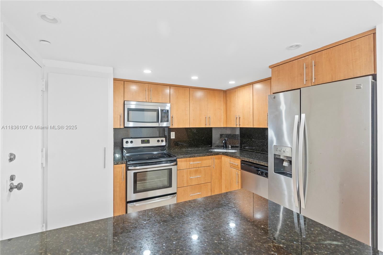 image Brickell Bay Club4