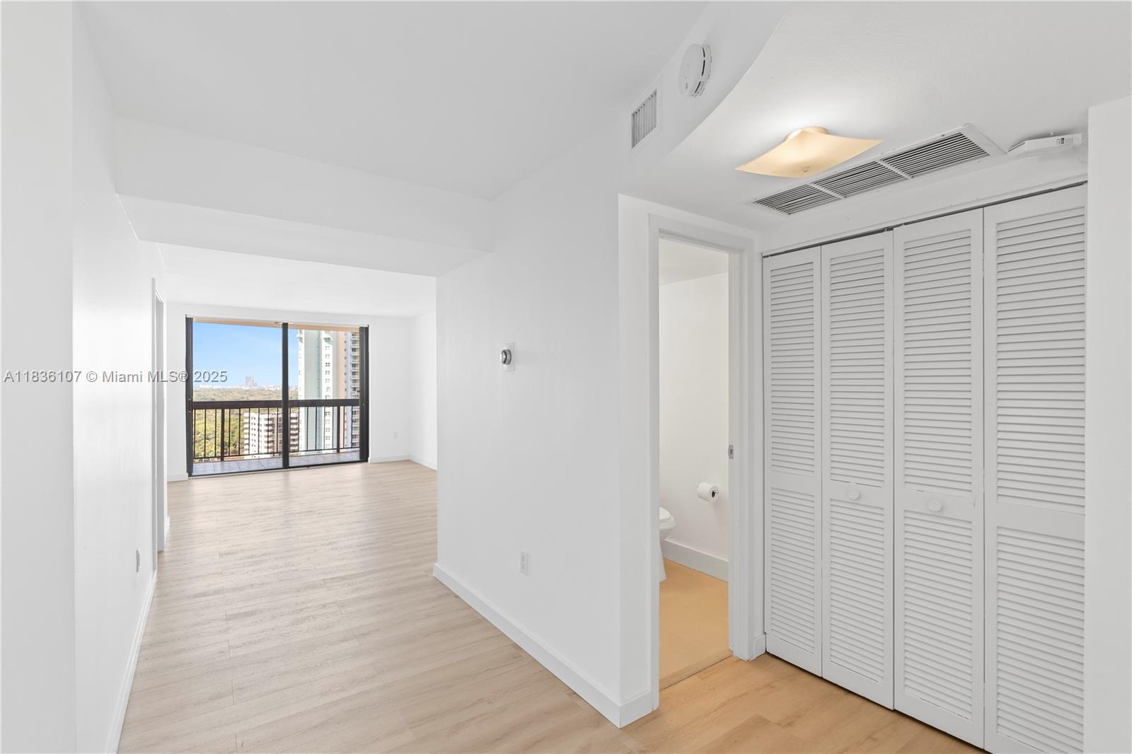 image Brickell Bay Club8