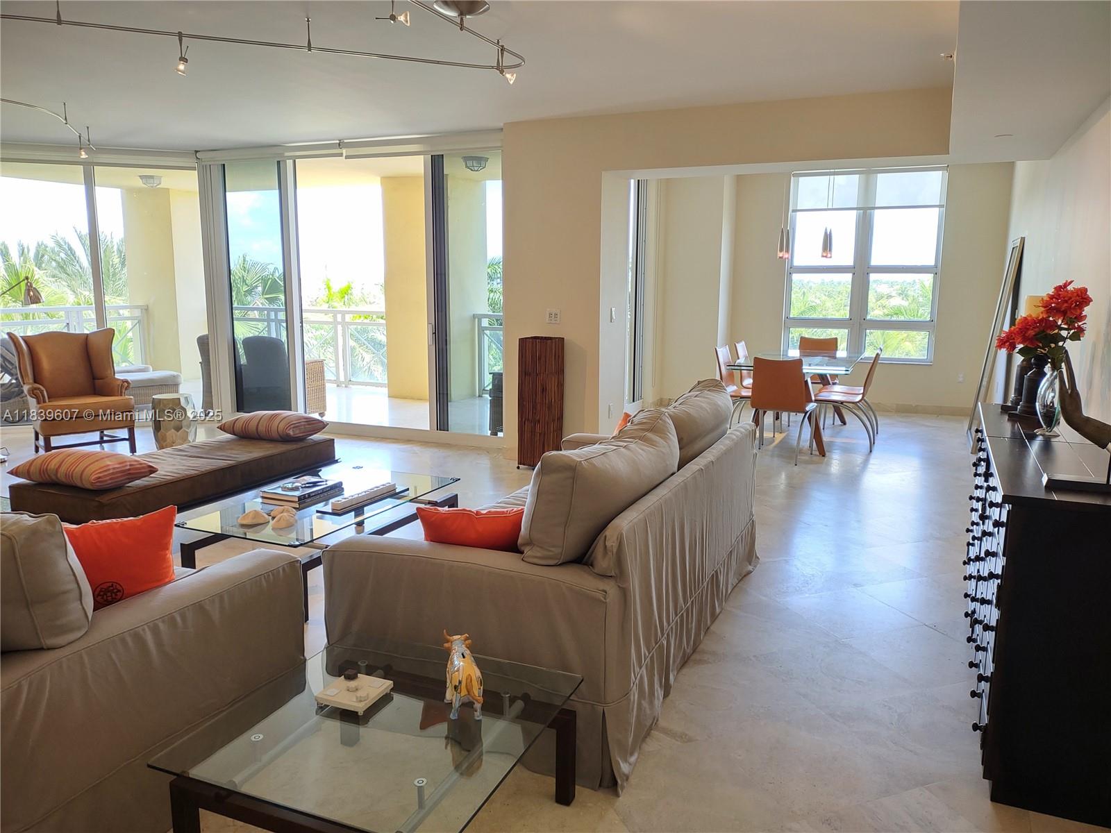 image GRAND BAY RESIDENCES COND10