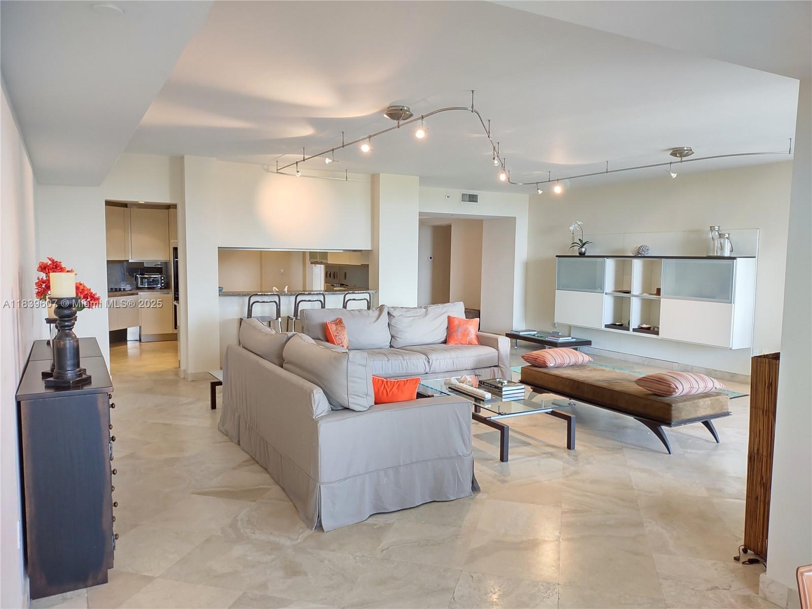 image GRAND BAY RESIDENCES COND13