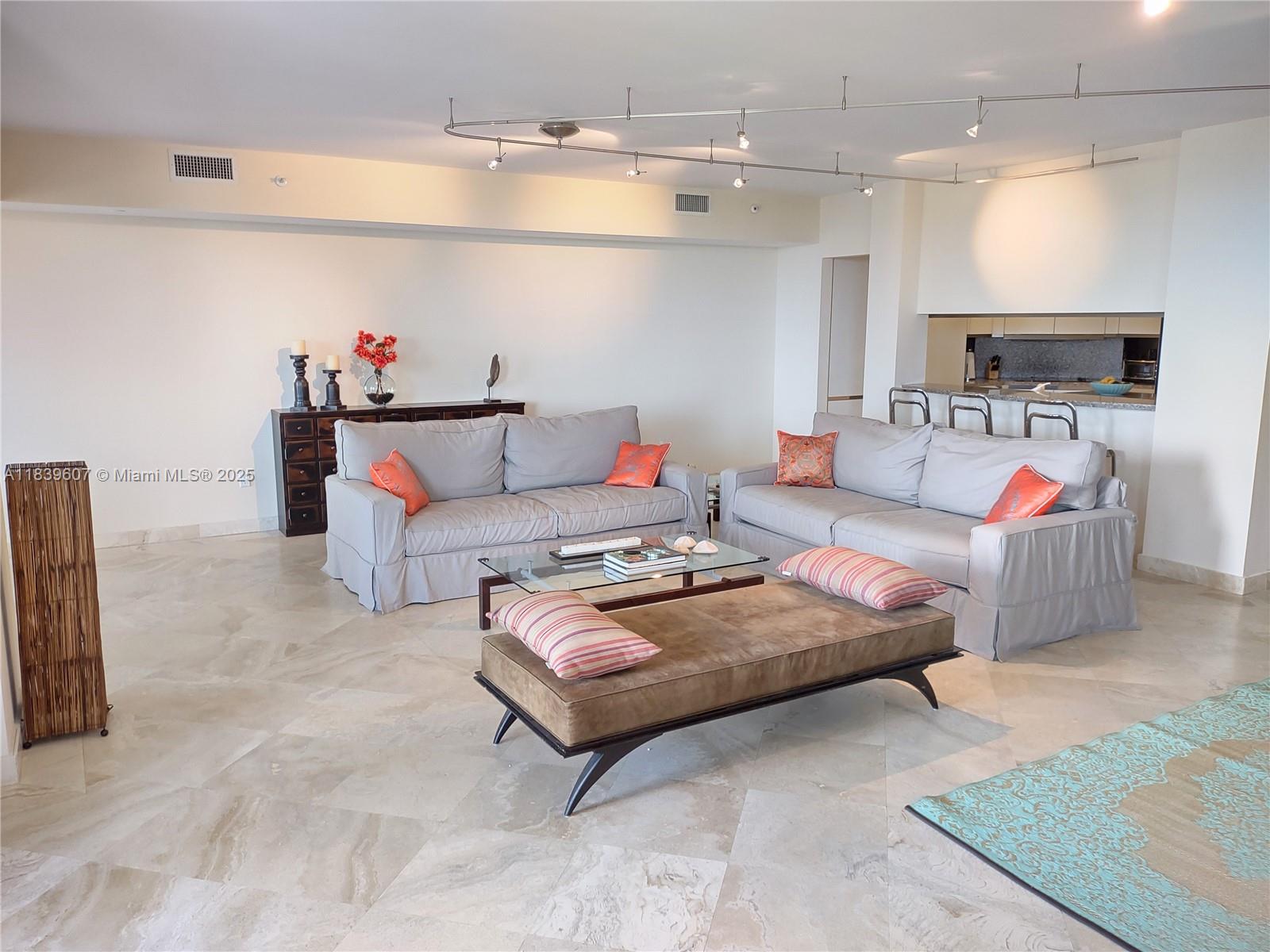 image GRAND BAY RESIDENCES COND14