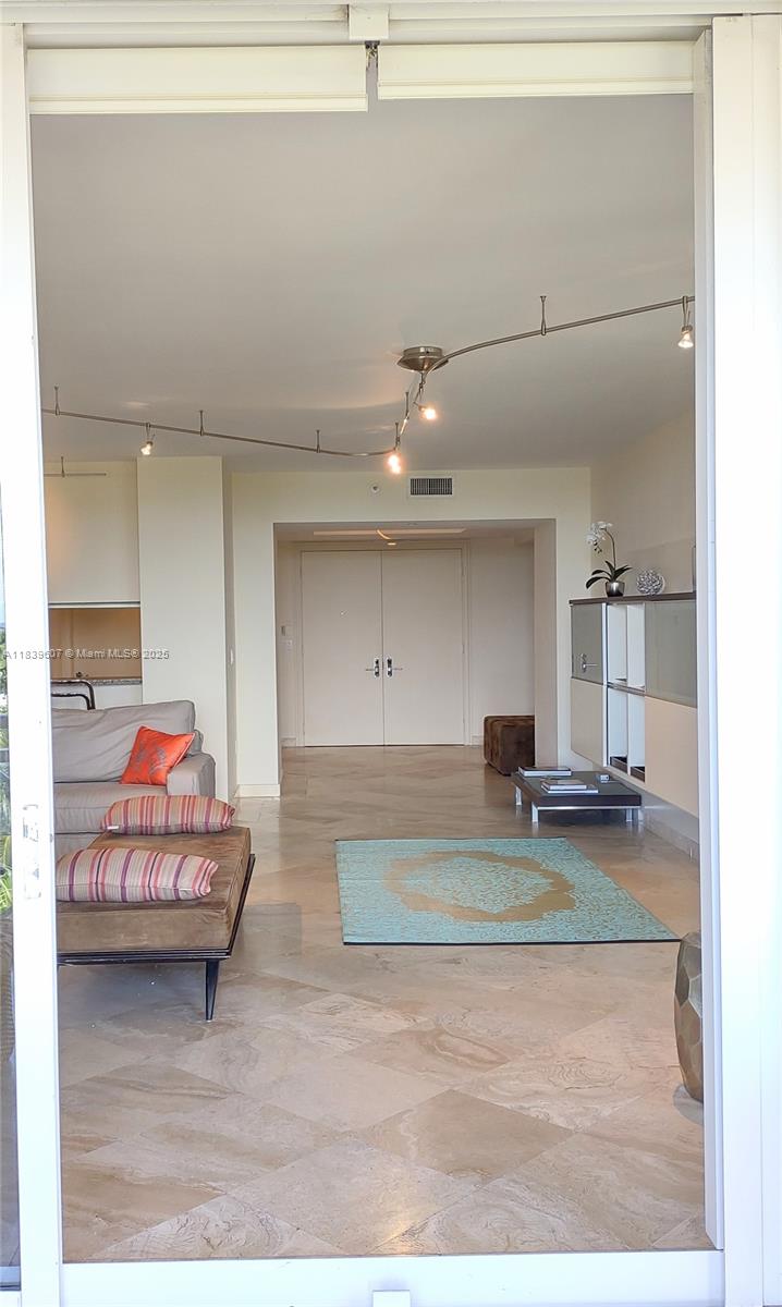 image GRAND BAY RESIDENCES COND15