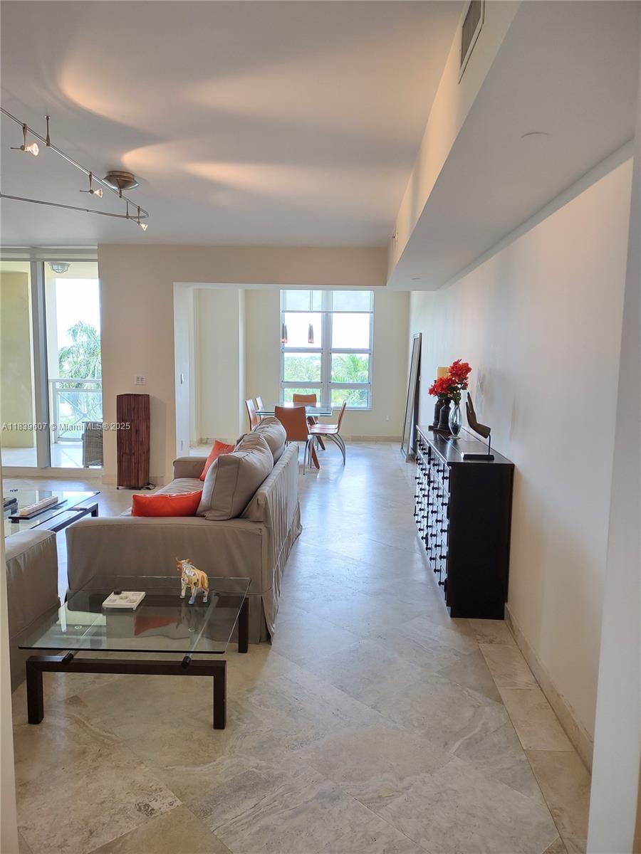 image GRAND BAY RESIDENCES COND16