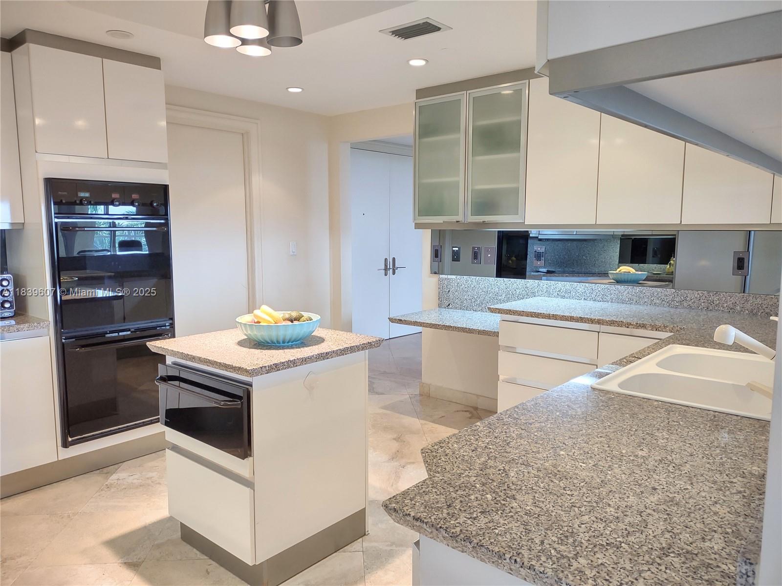 image GRAND BAY RESIDENCES COND18