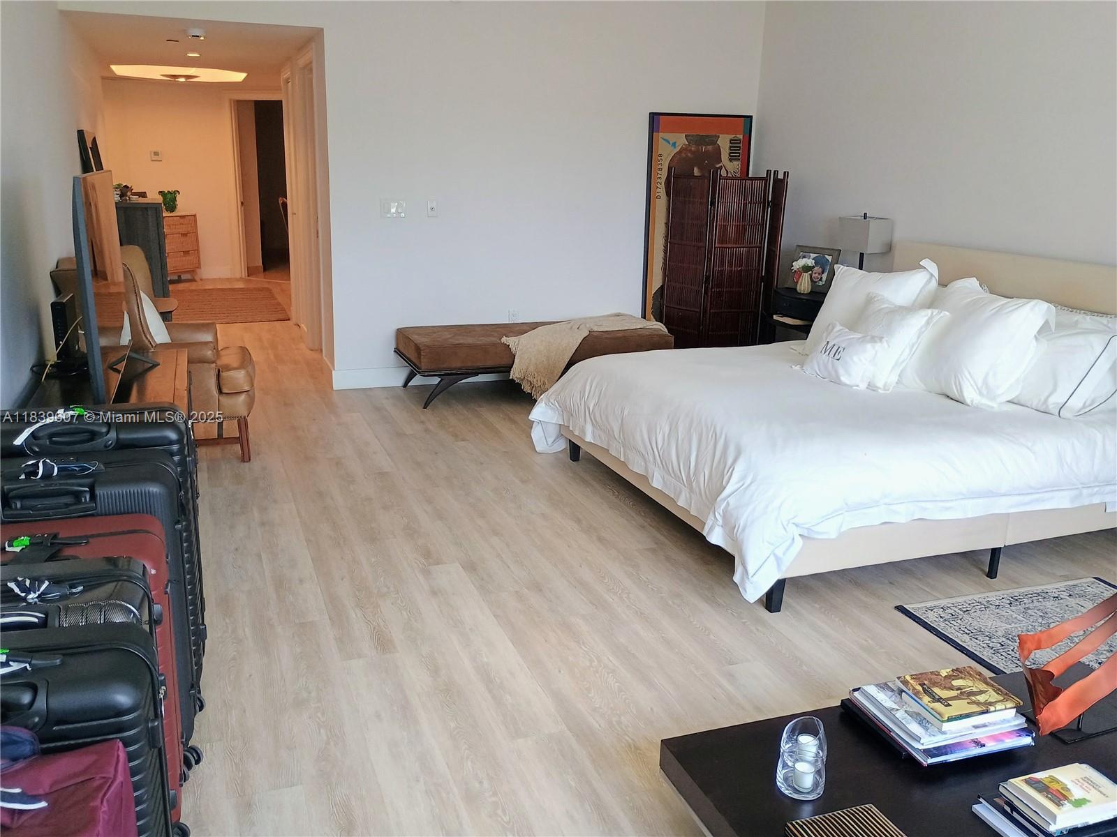 image GRAND BAY RESIDENCES COND26