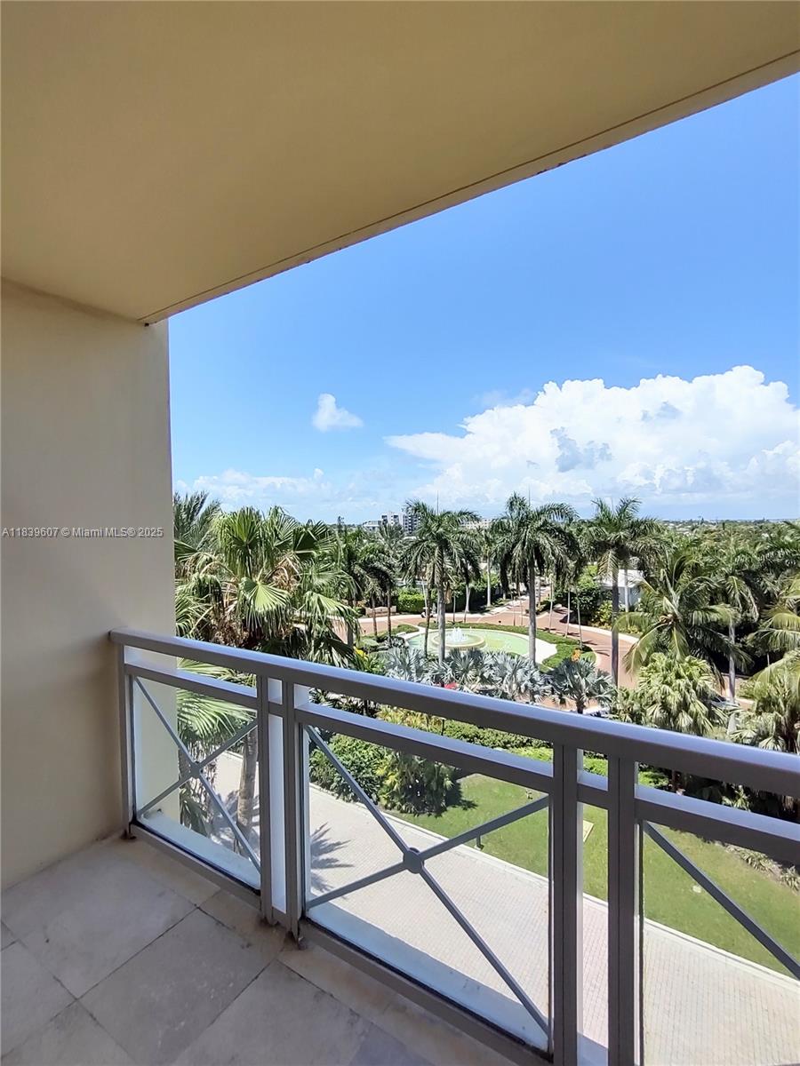 image GRAND BAY RESIDENCES COND3