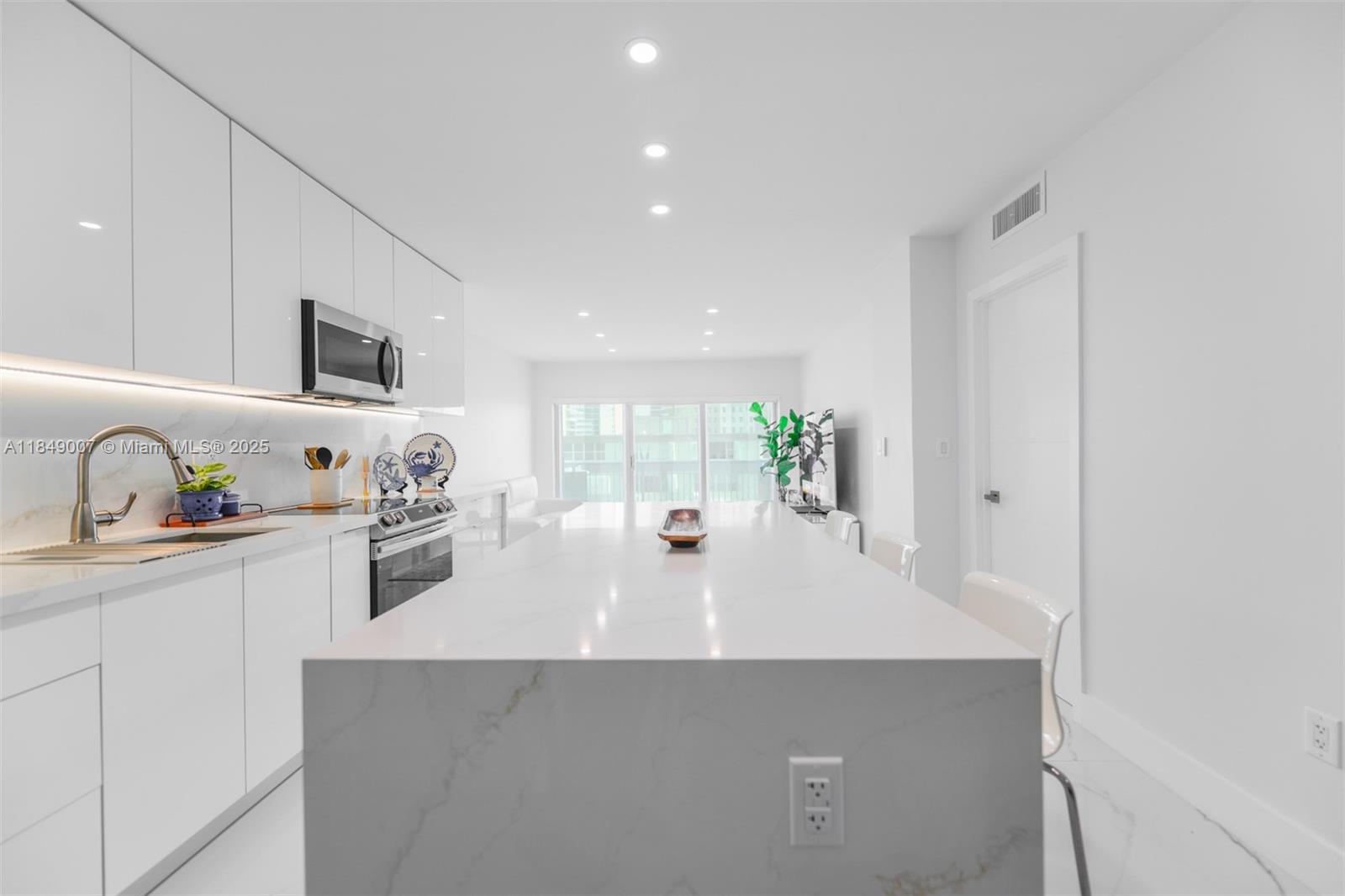 1950 S Ocean Dr #3D