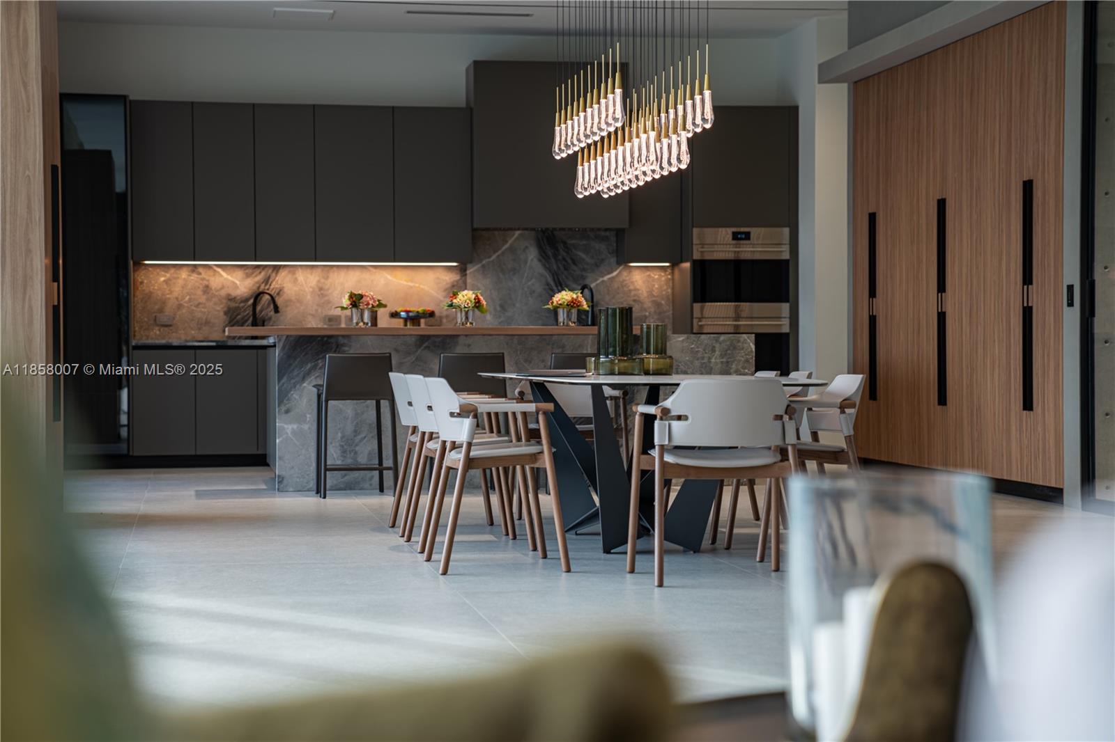 493 Holiday Dr Hallandale Beach, FL 33009 493 Holiday Dr Hallandale Beach, FL 33009