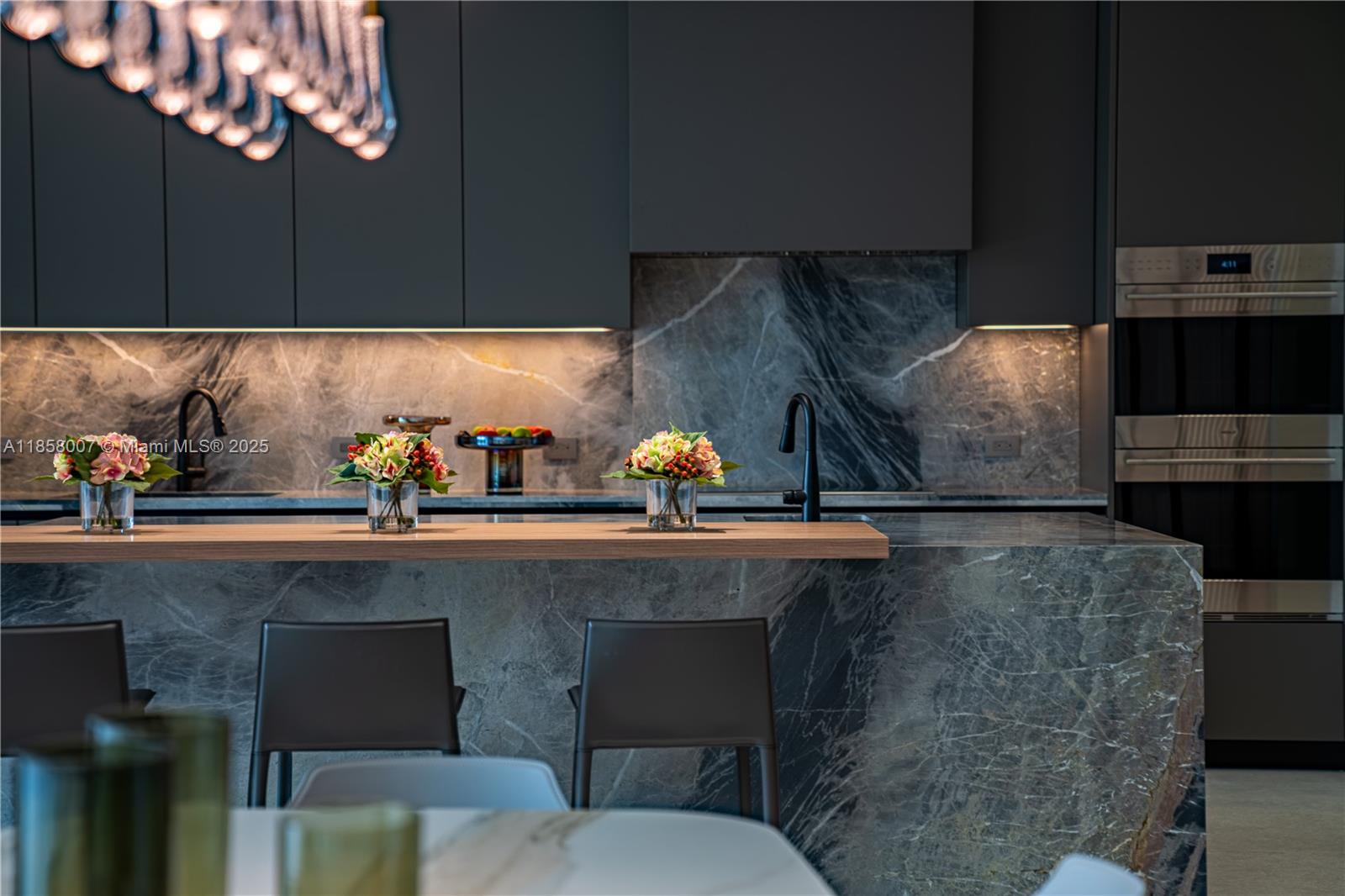 493 Holiday Dr Hallandale Beach, FL 33009 493 Holiday Dr Hallandale Beach, FL 33009