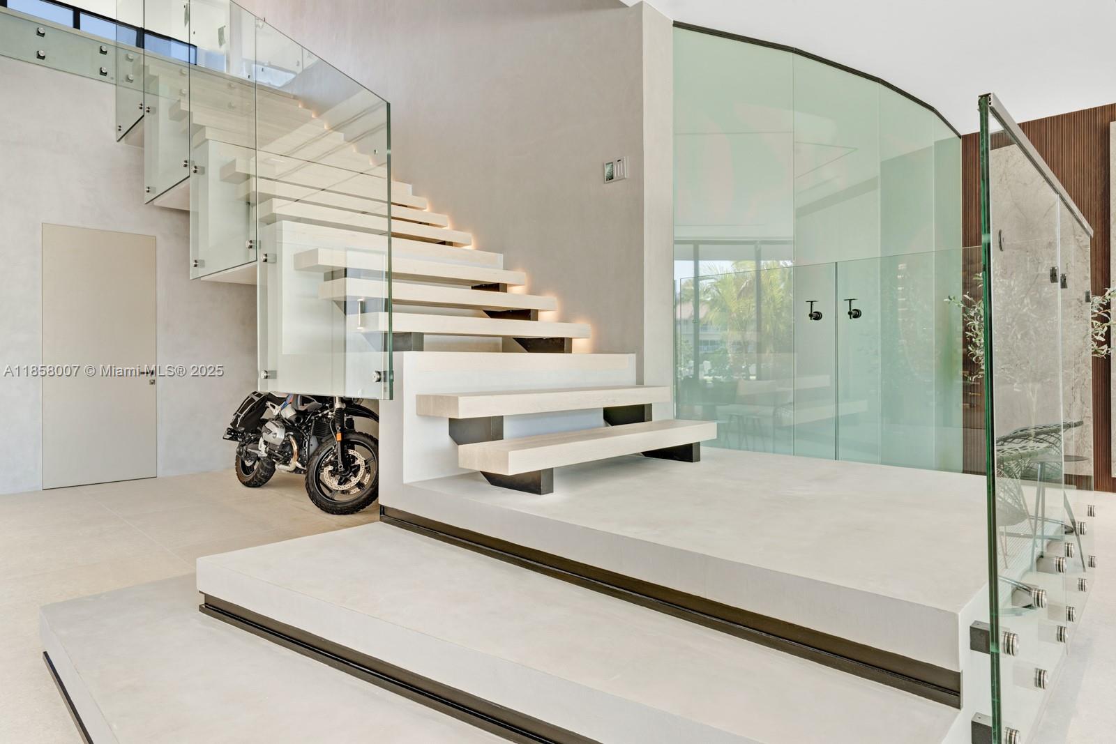 493 Holiday Dr Hallandale Beach, FL 33009 493 Holiday Dr Hallandale Beach, FL 33009