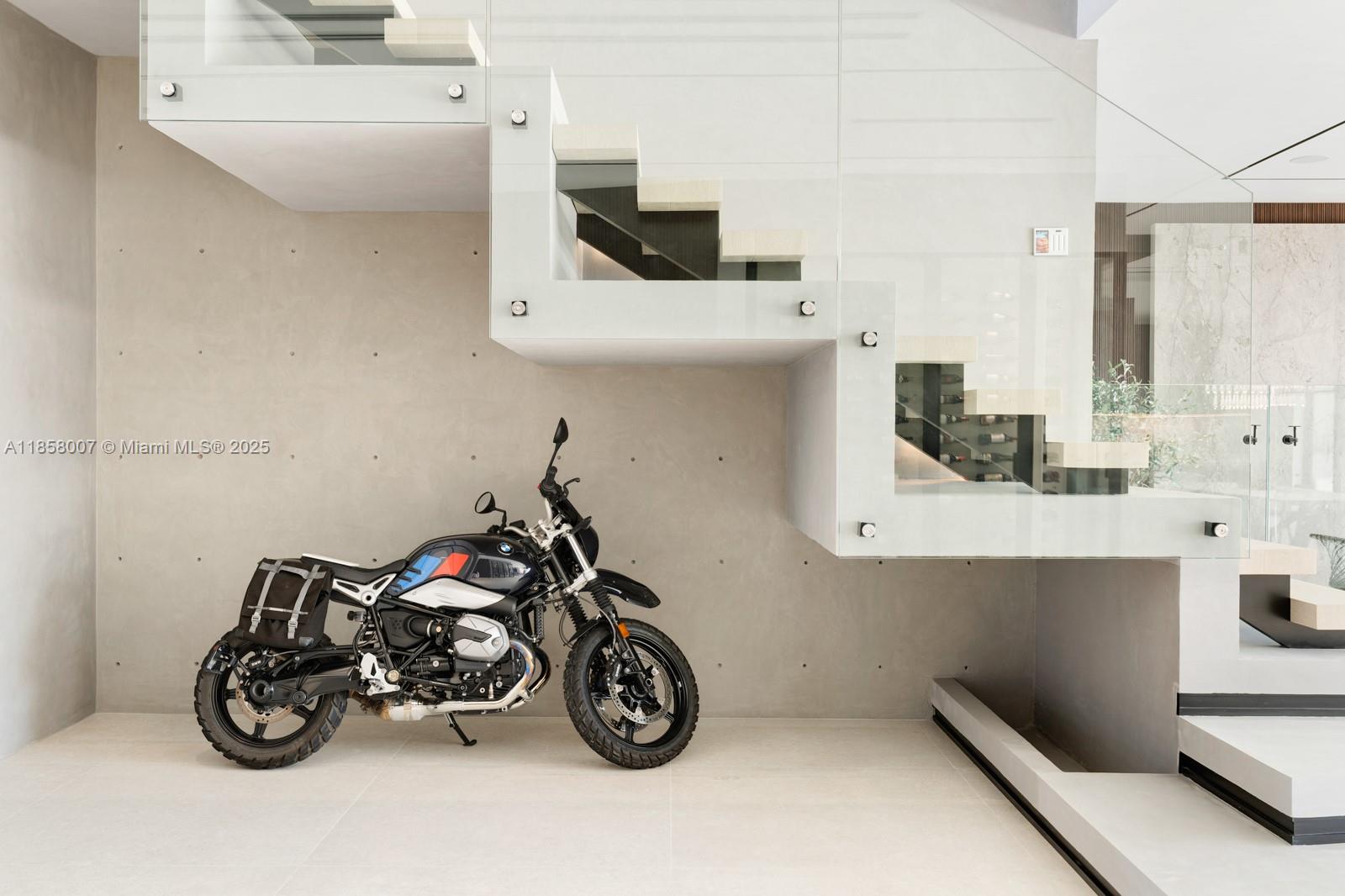 493 Holiday Dr Hallandale Beach, FL 33009 493 Holiday Dr Hallandale Beach, FL 33009