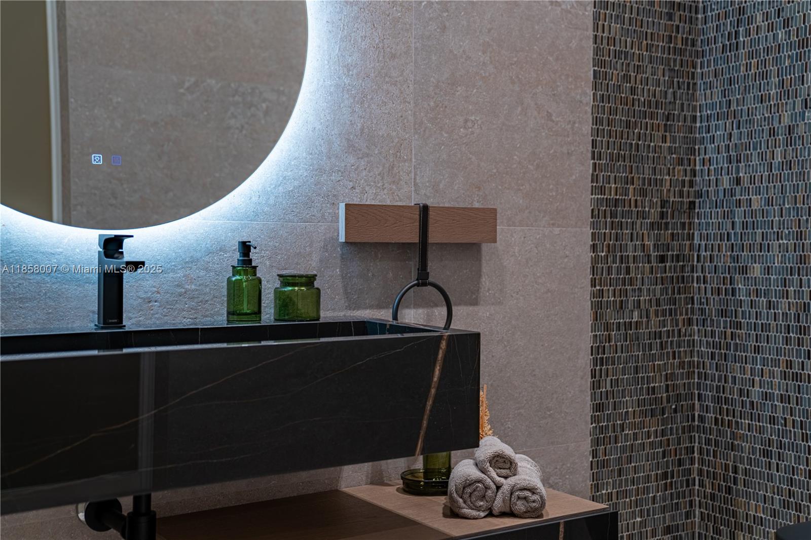 493 Holiday Dr Hallandale Beach, FL 33009 493 Holiday Dr Hallandale Beach, FL 33009