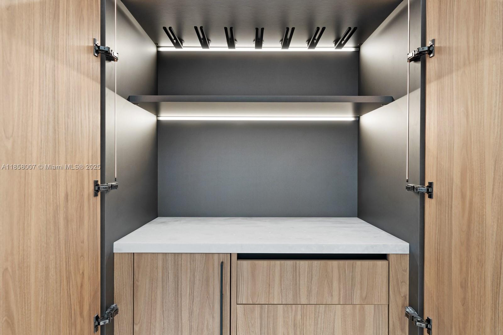 493 Holiday Dr Hallandale Beach, FL 33009 493 Holiday Dr Hallandale Beach, FL 33009