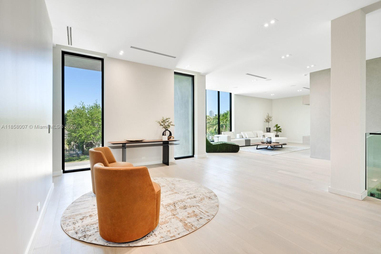 493 Holiday Dr Hallandale Beach, FL 33009 493 Holiday Dr Hallandale Beach, FL 33009