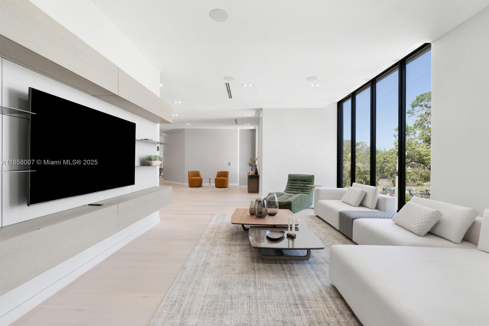 493 Holiday Dr Hallandale Beach, FL 33009 493 Holiday Dr Hallandale Beach, FL 33009