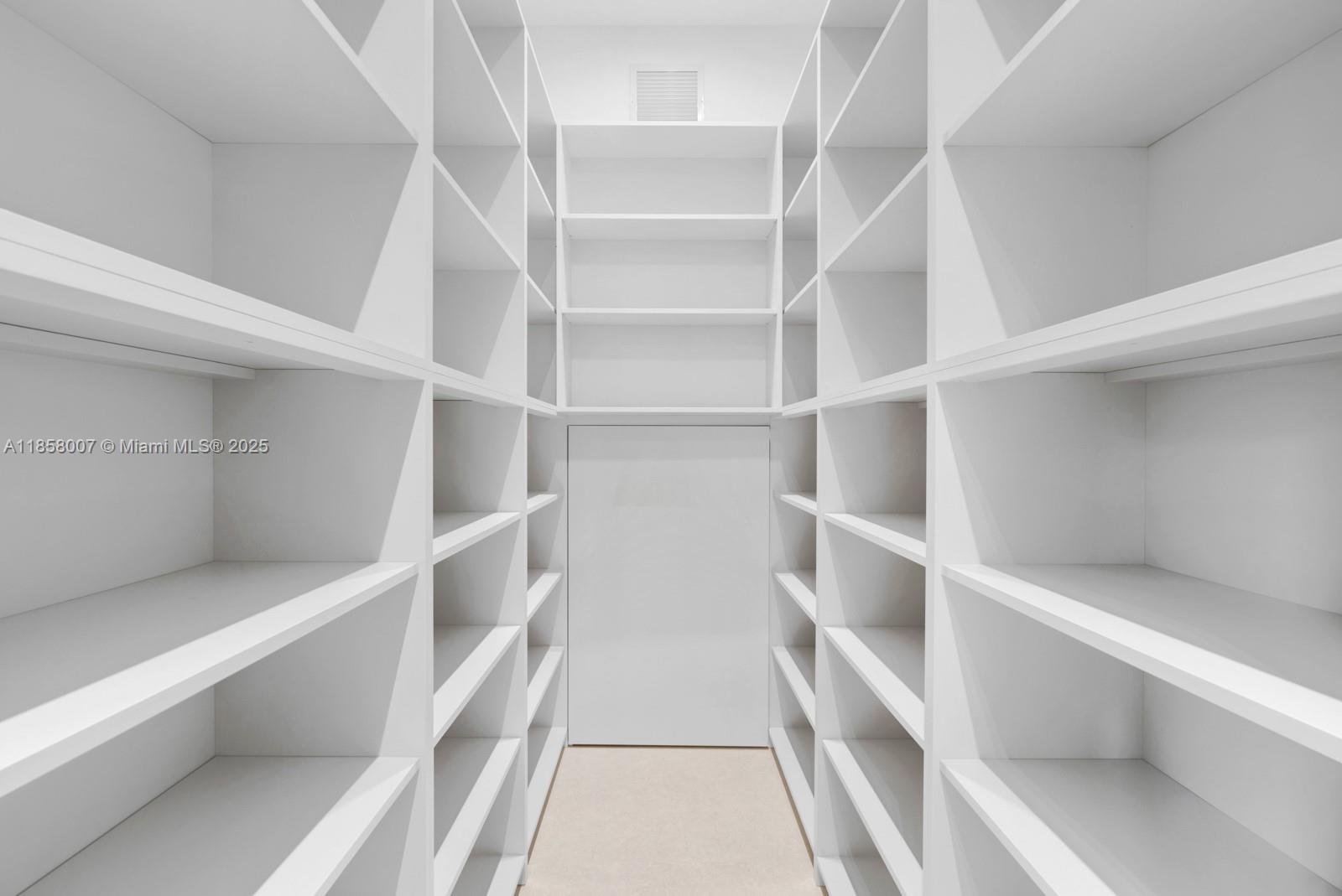 493 Holiday Dr Hallandale Beach, FL 33009 493 Holiday Dr Hallandale Beach, FL 33009