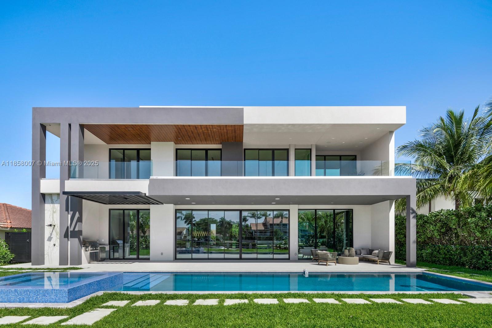 493 Holiday Dr Hallandale Beach, FL 33009 493 Holiday Dr Hallandale Beach, FL 33009