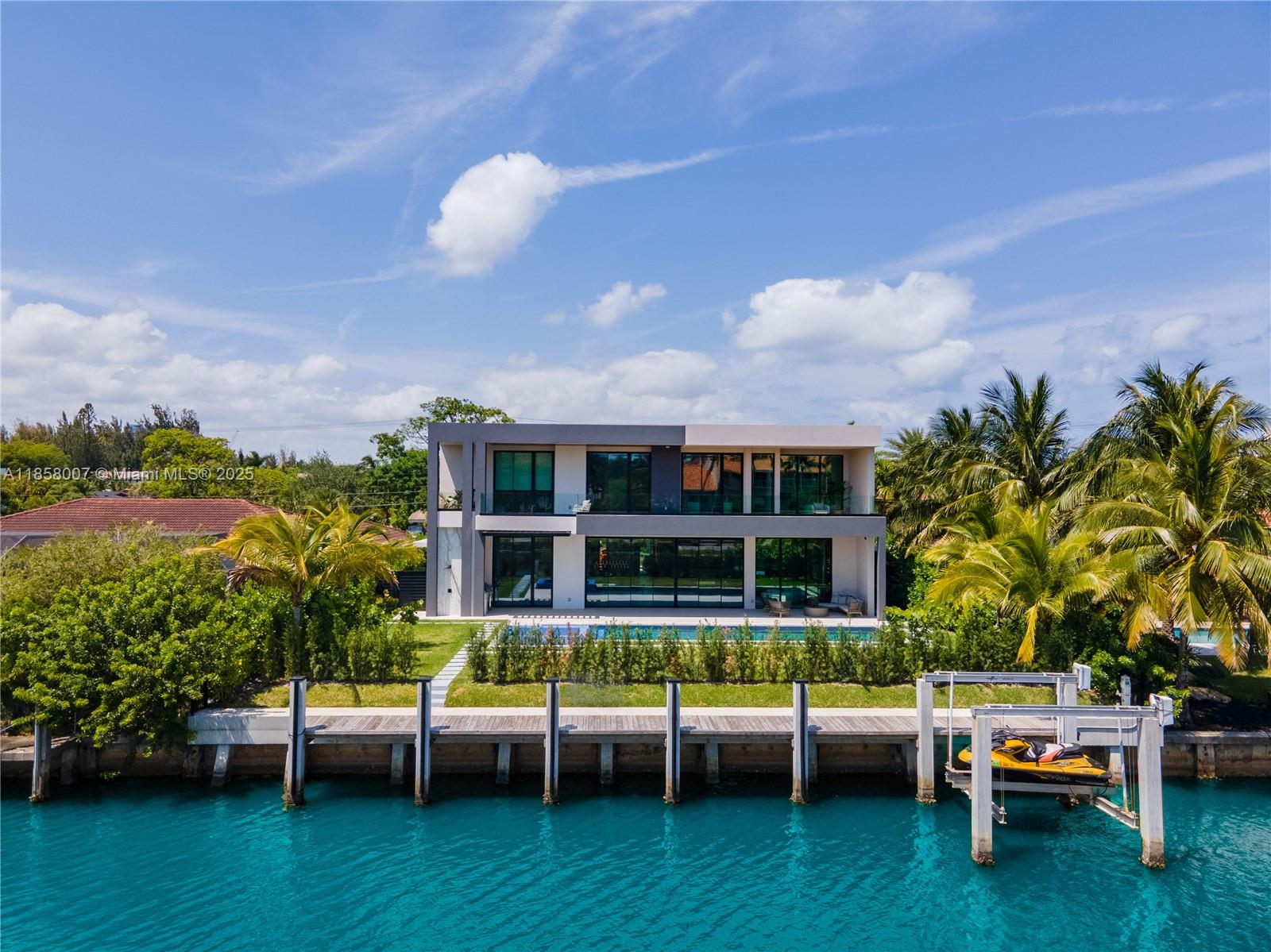 493 Holiday Dr Hallandale Beach, FL 33009 493 Holiday Dr Hallandale Beach, FL 33009