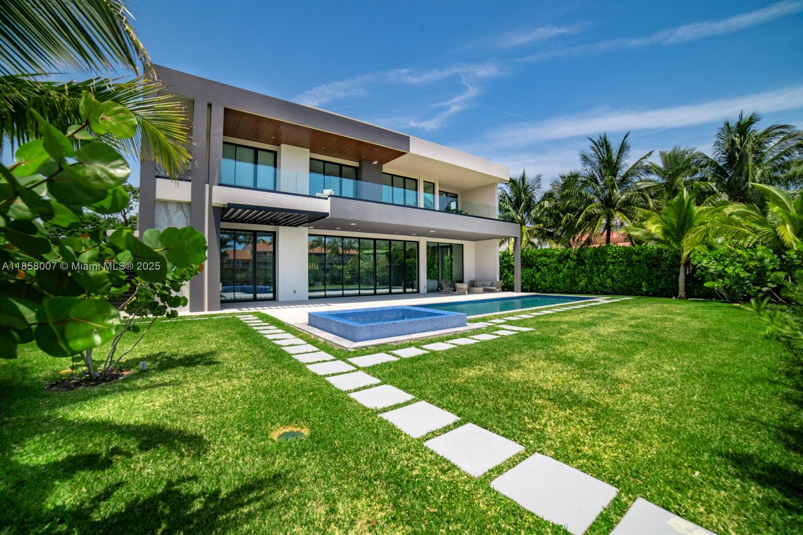 493 Holiday Dr Hallandale Beach, FL 33009 493 Holiday Dr Hallandale Beach, FL 33009