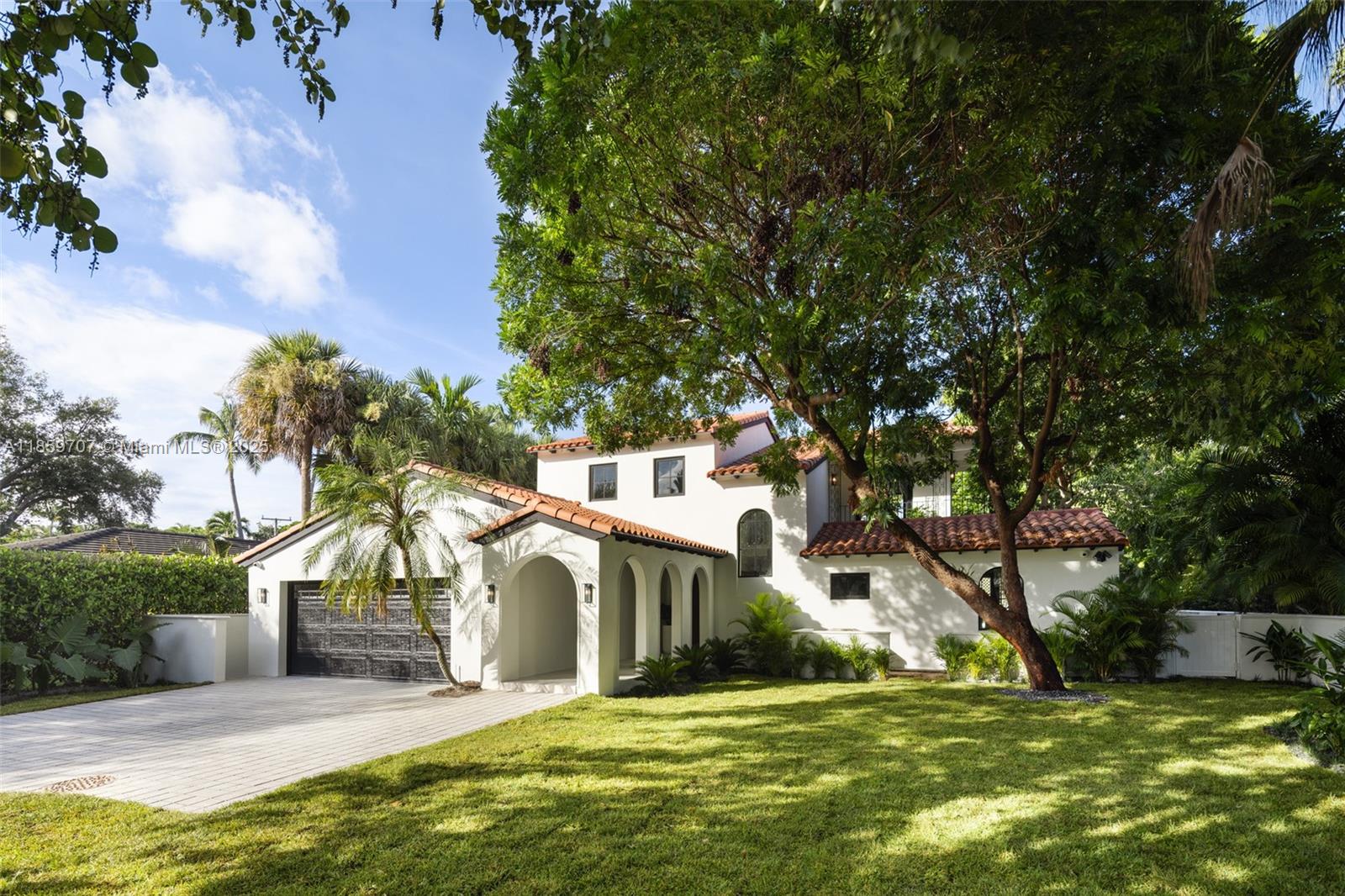 6811 Riviera Dr