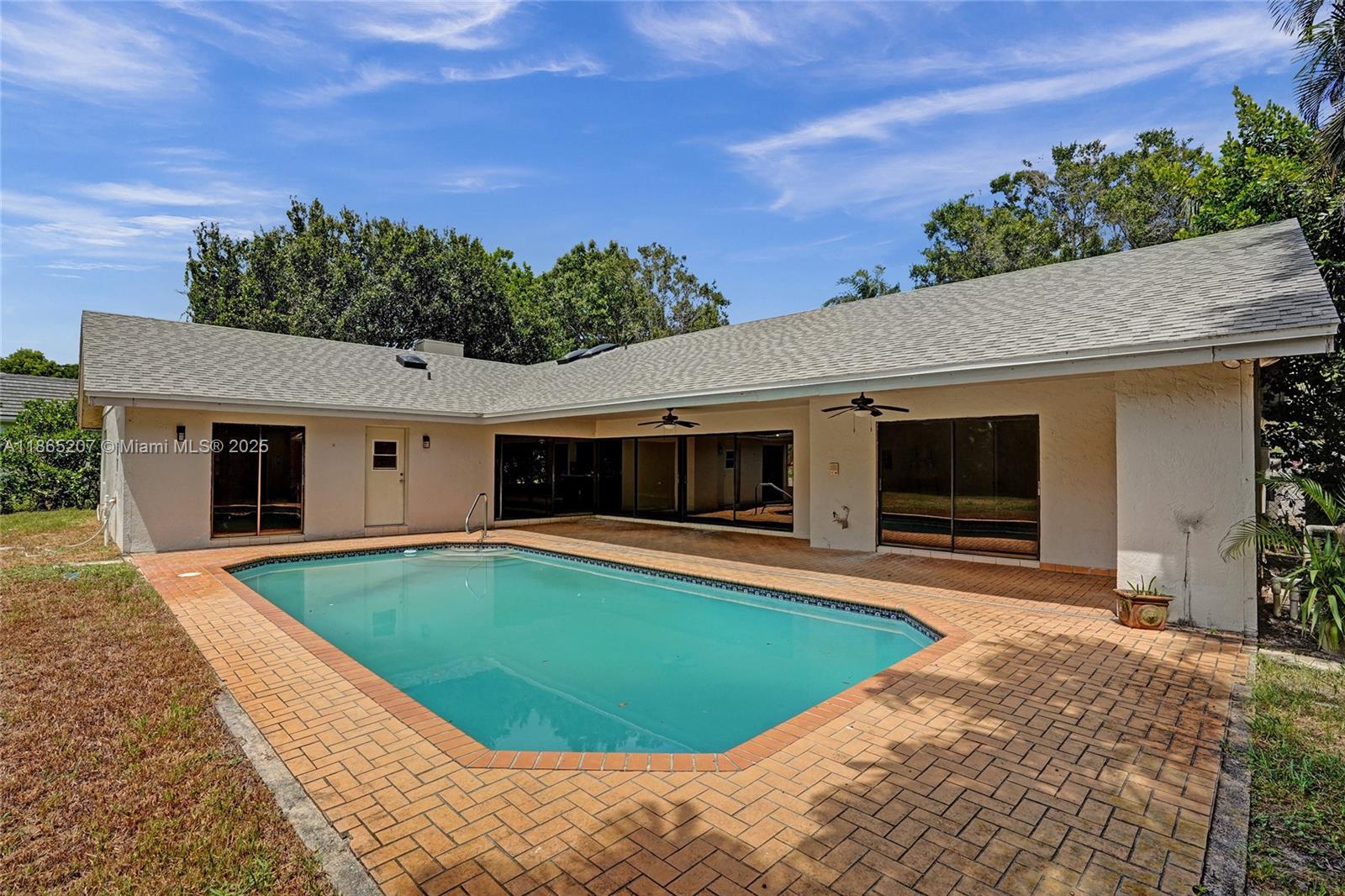 15365 Meadow Wood Dr Wellington, FL 33414